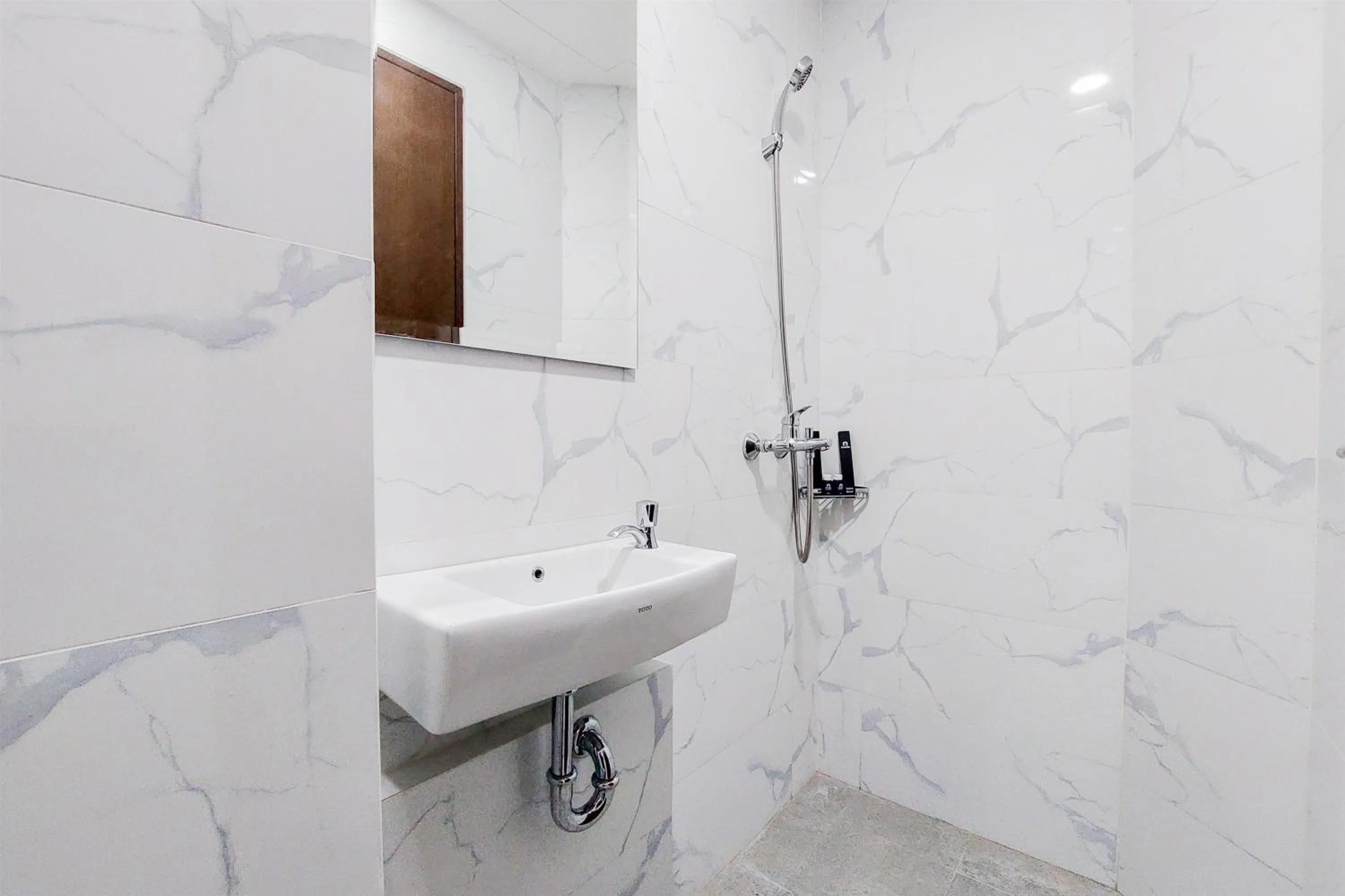 Minimalist Studio Room near Campus at Pacific Garden Alam Sutera Apartment By Travelio