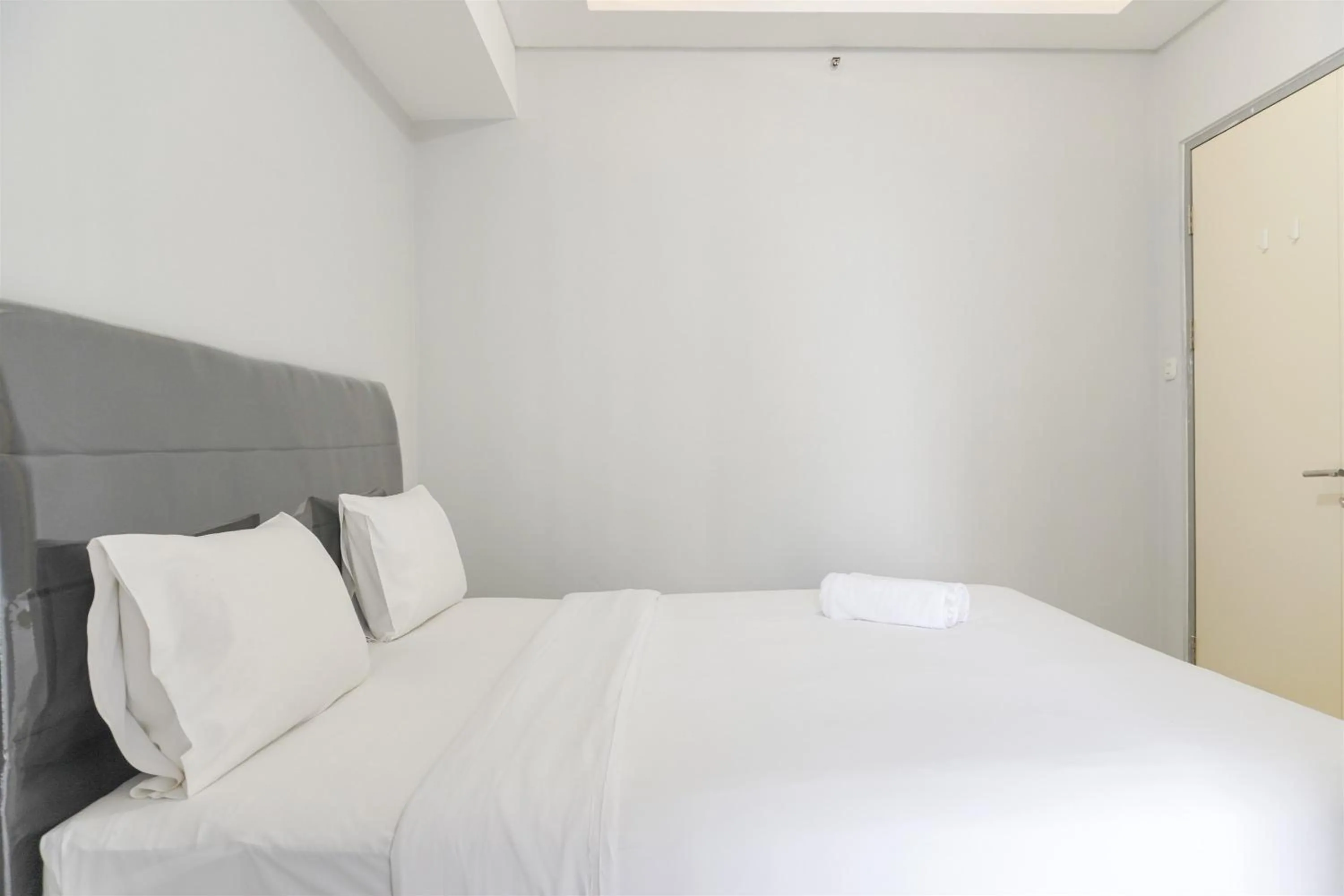 Comfort Stay 2BR Apartment M-Town Residence By Travelio
