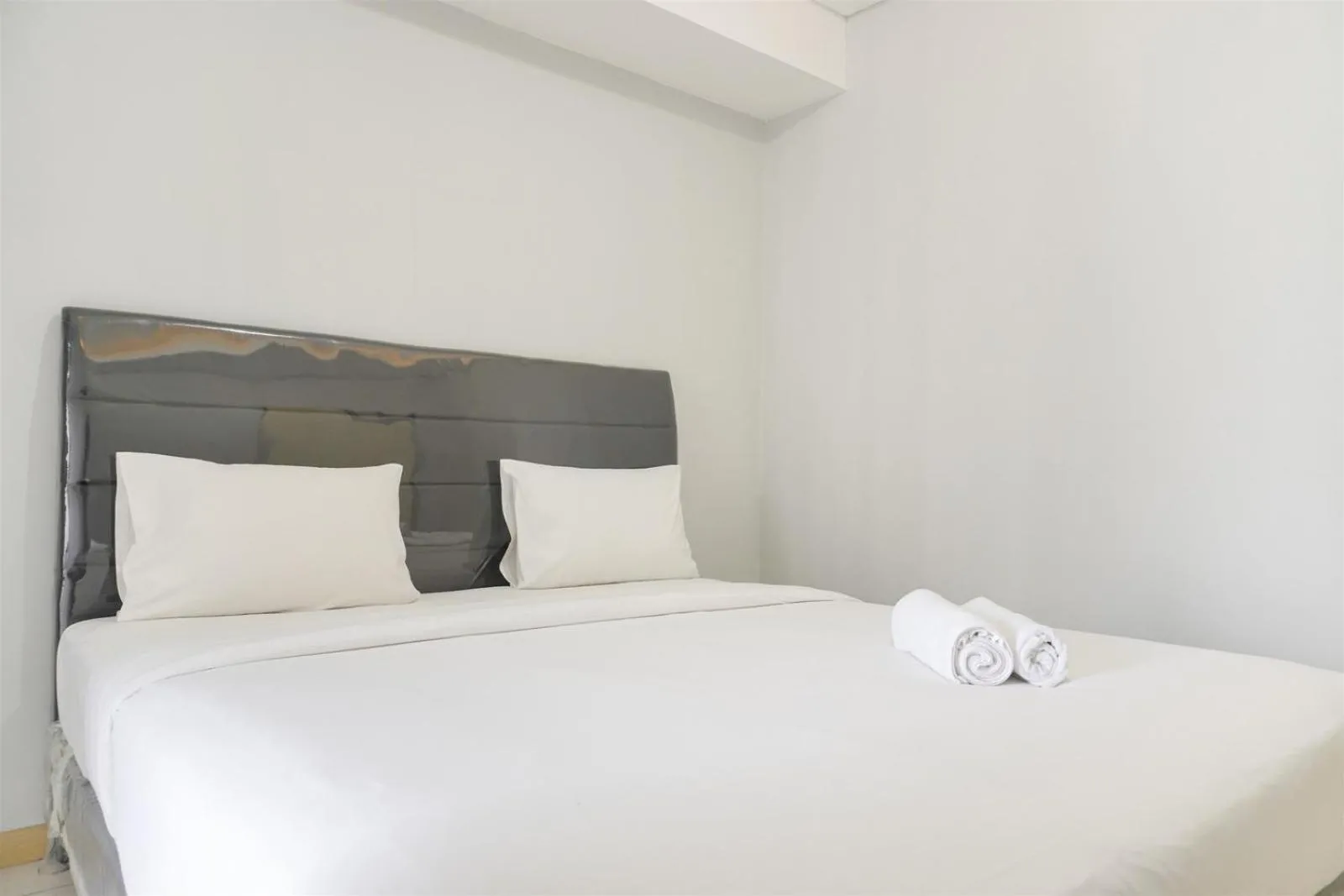 Comfort Stay 2BR Apartment M-Town Residence By Travelio