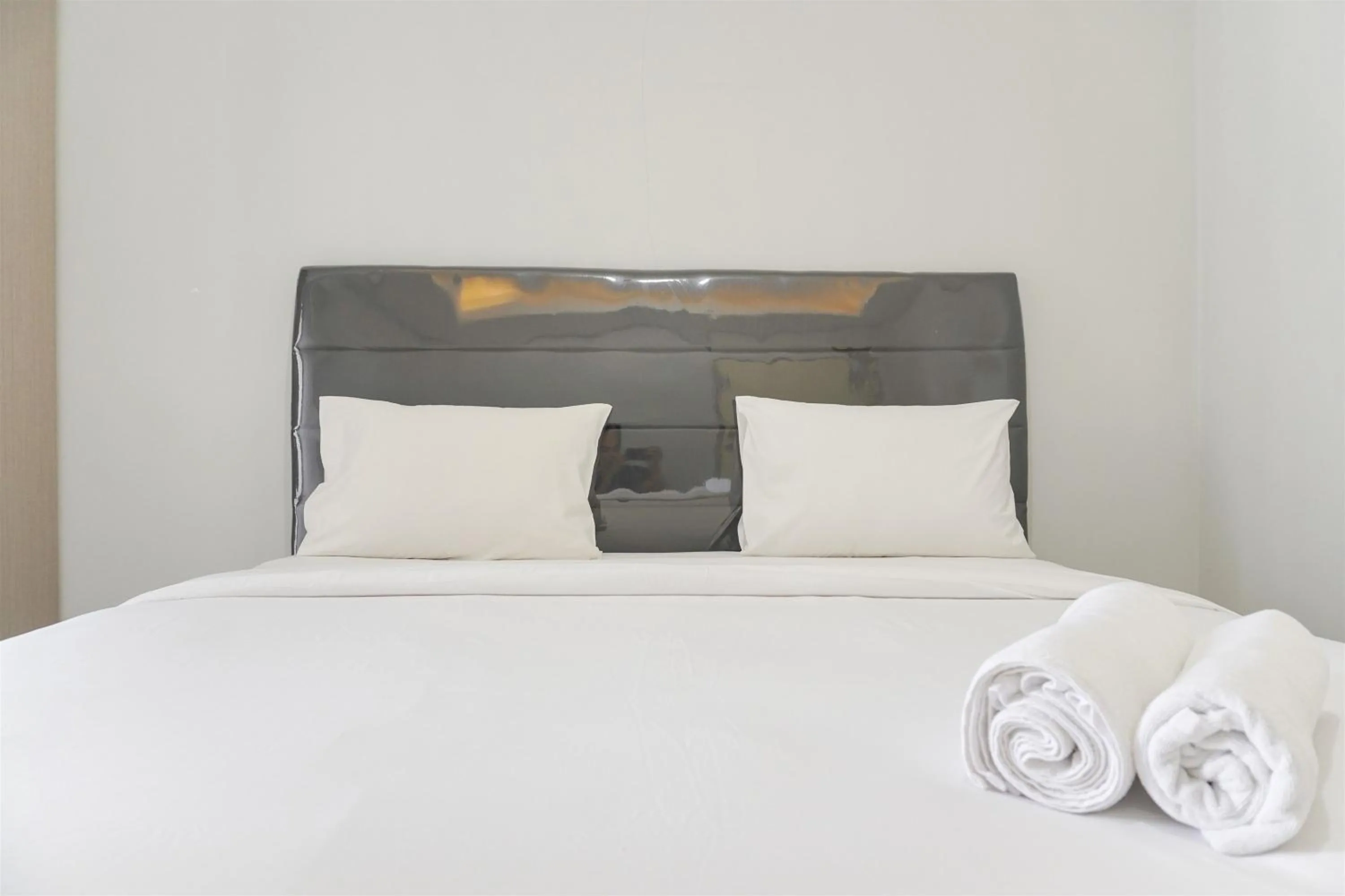 Comfort Stay 2BR Apartment M-Town Residence By Travelio