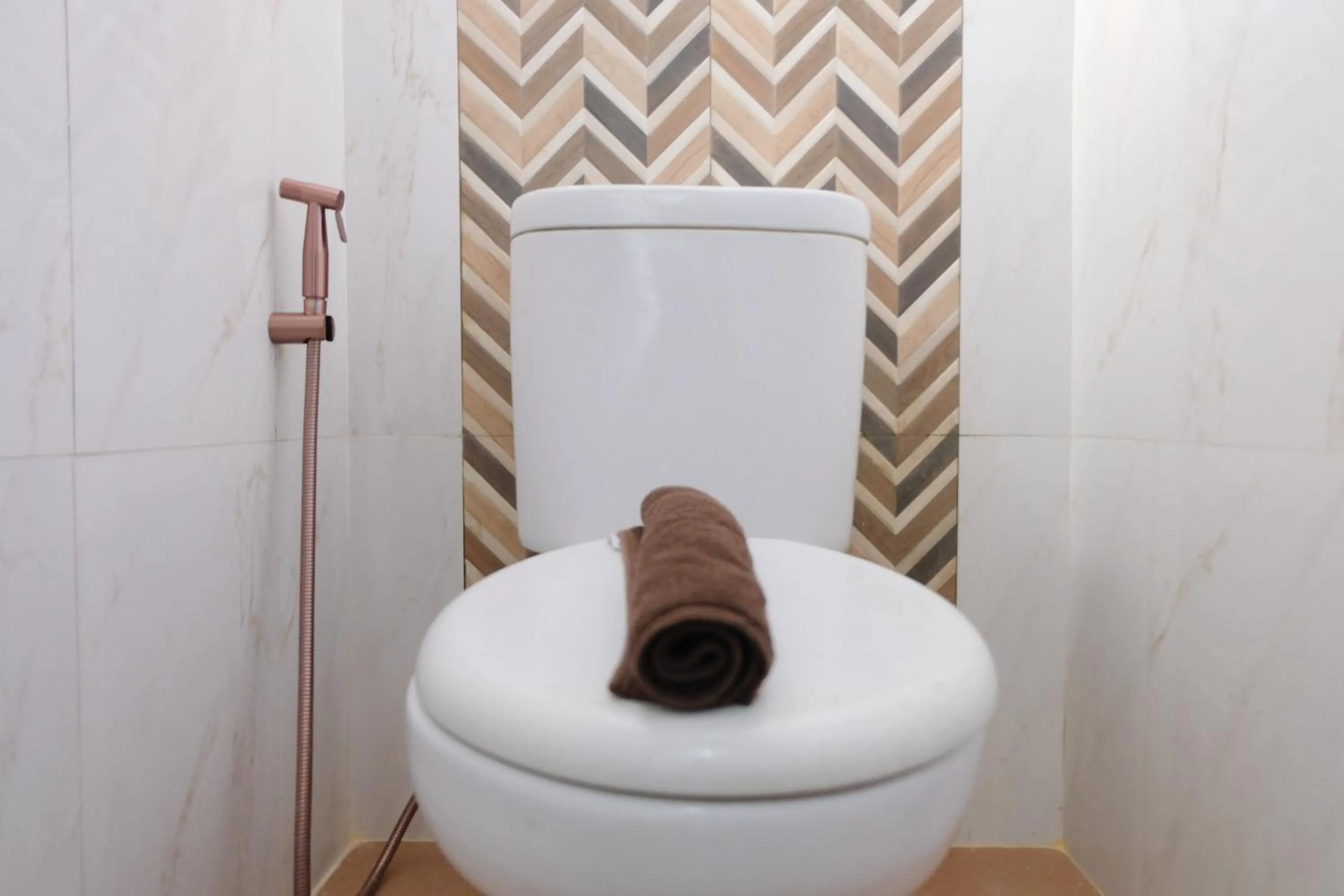 Bathroom in Spacious and Modern 3BR Apartment at Gateway Ahmad Yani Cicadas By Travelio