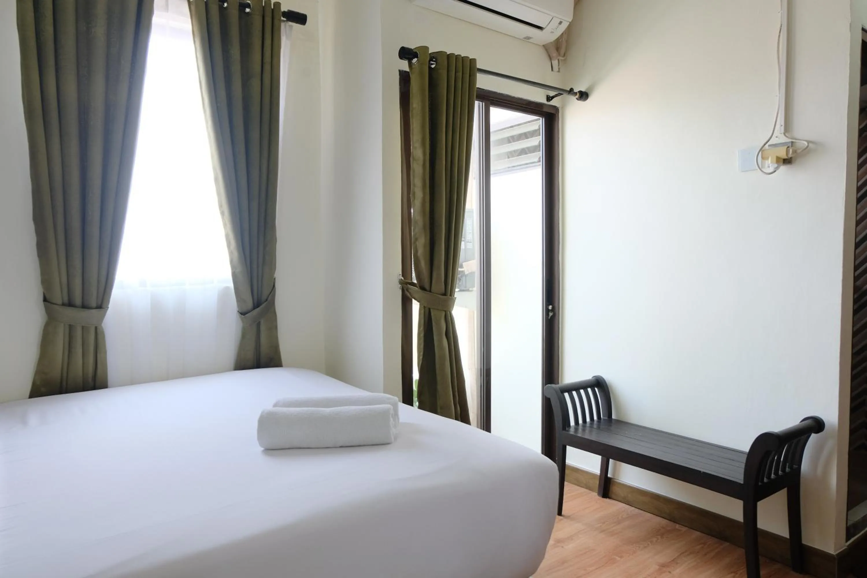 Bed in Spacious and Modern 3BR Apartment at Gateway Ahmad Yani Cicadas By Travelio