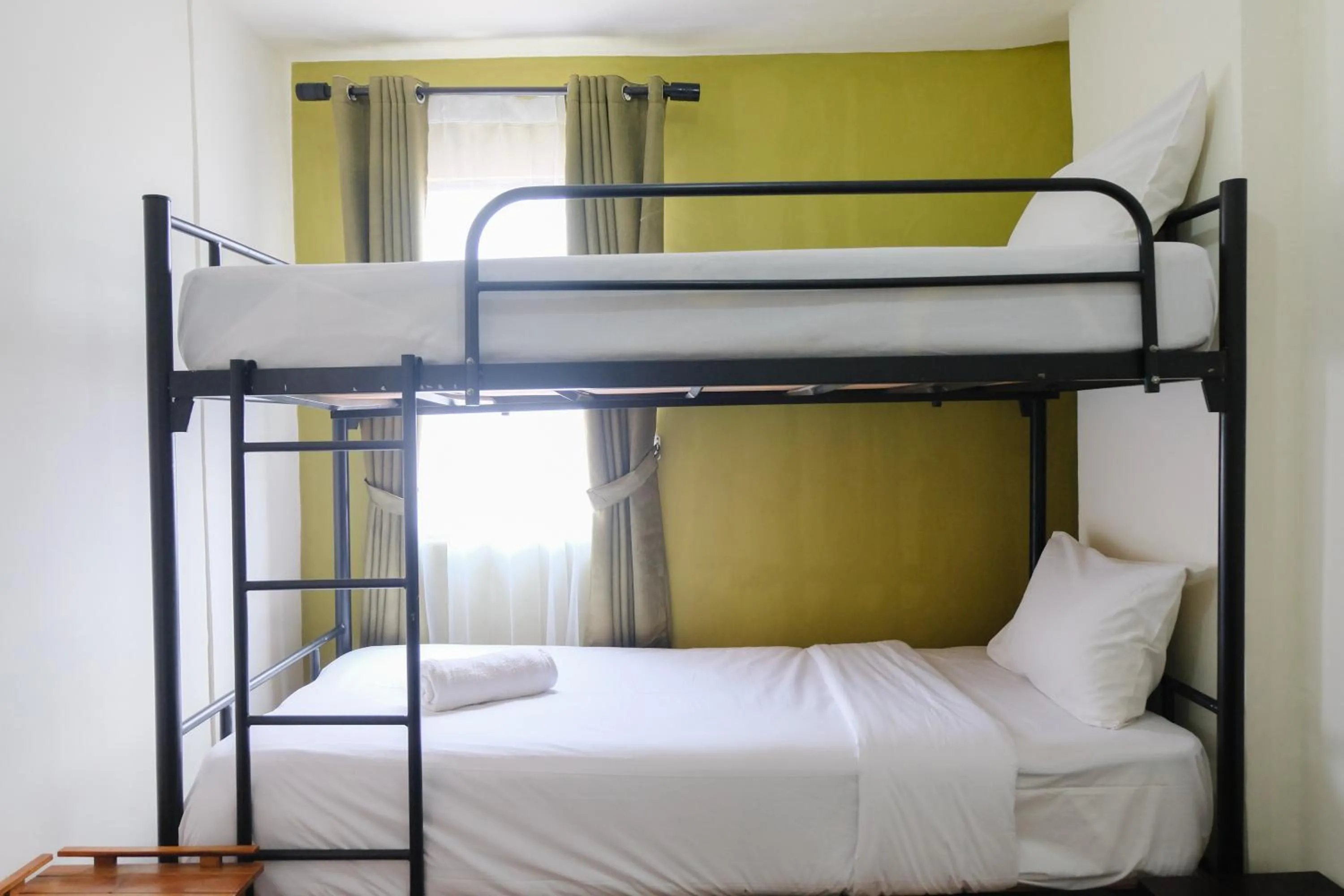 Bed in Spacious and Modern 3BR Apartment at Gateway Ahmad Yani Cicadas By Travelio