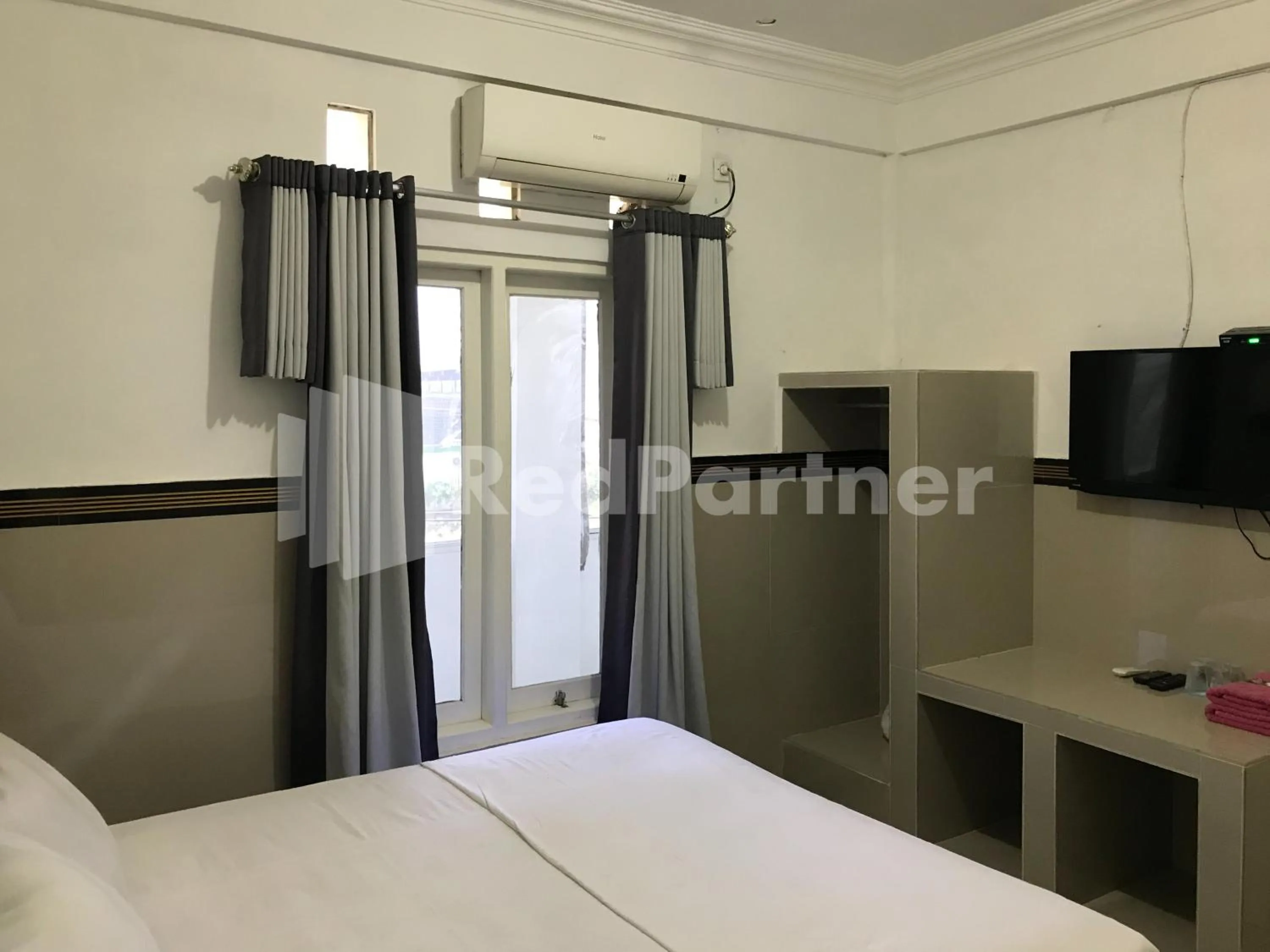 Bedroom, Bed in Hotel Gamary RedPartner Sidorejo