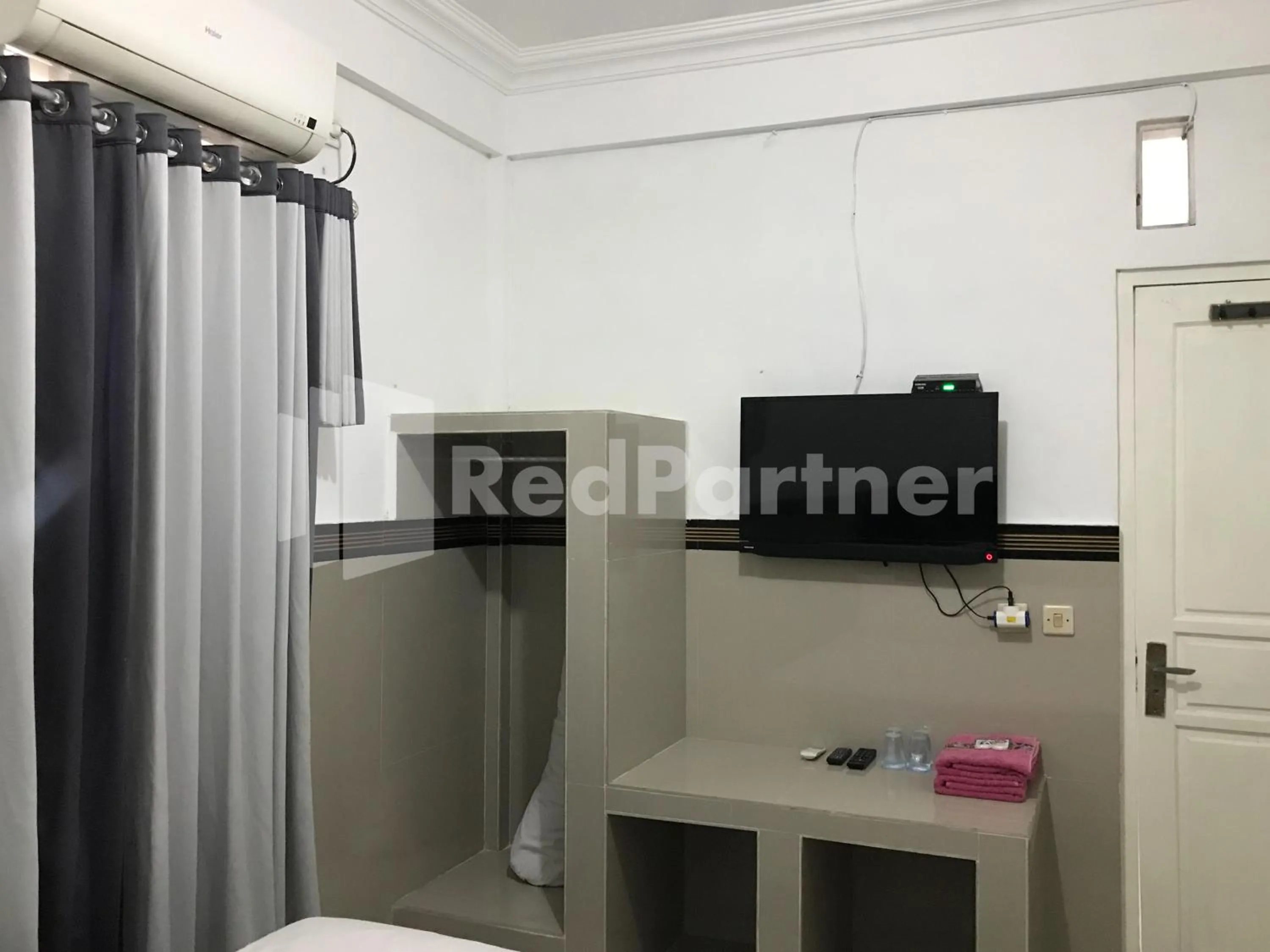 TV and multimedia in Hotel Gamary RedPartner Sidorejo