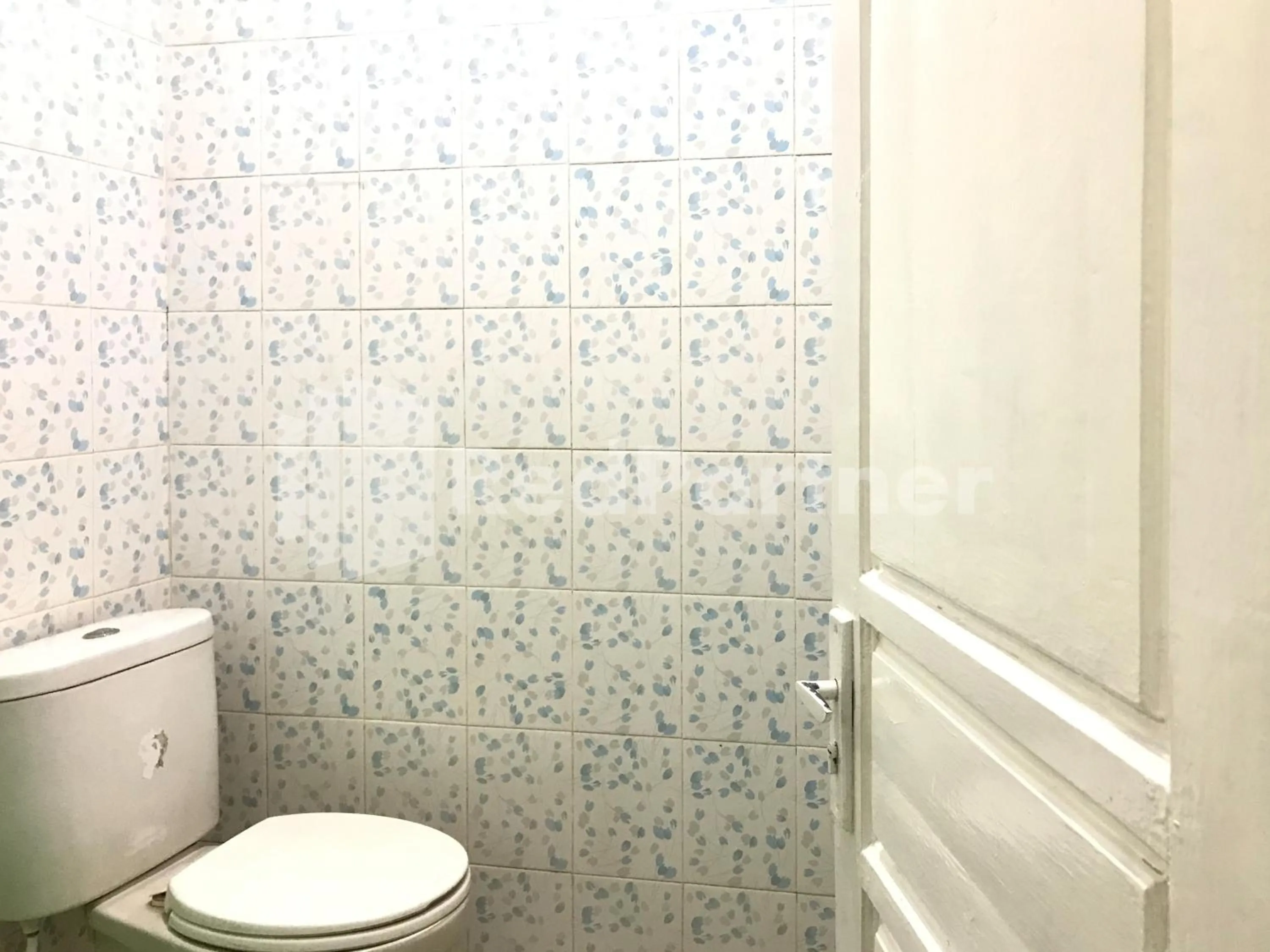 Bathroom in Hotel Gamary RedPartner Sidorejo