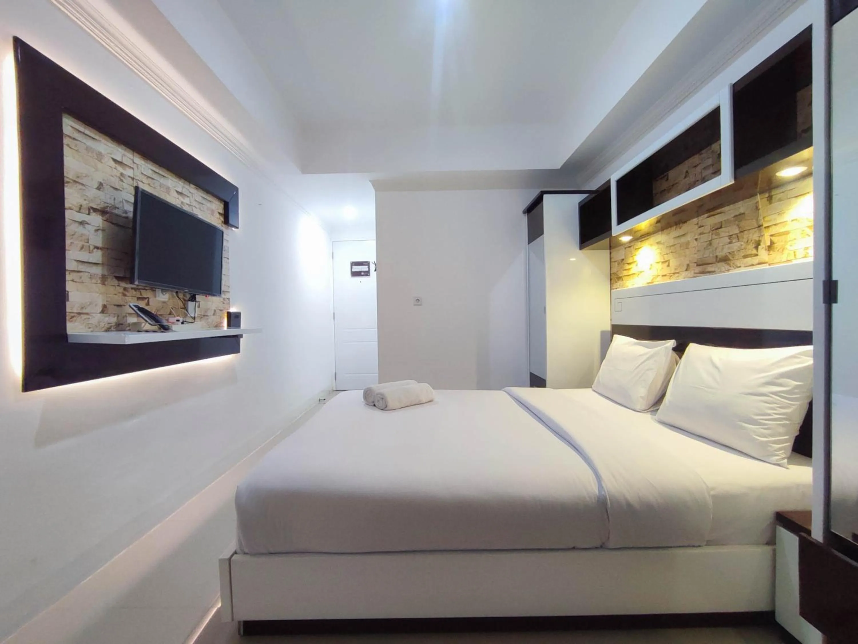 Simple and Homey Studio Room at Paltrow City Apartment By Travelio