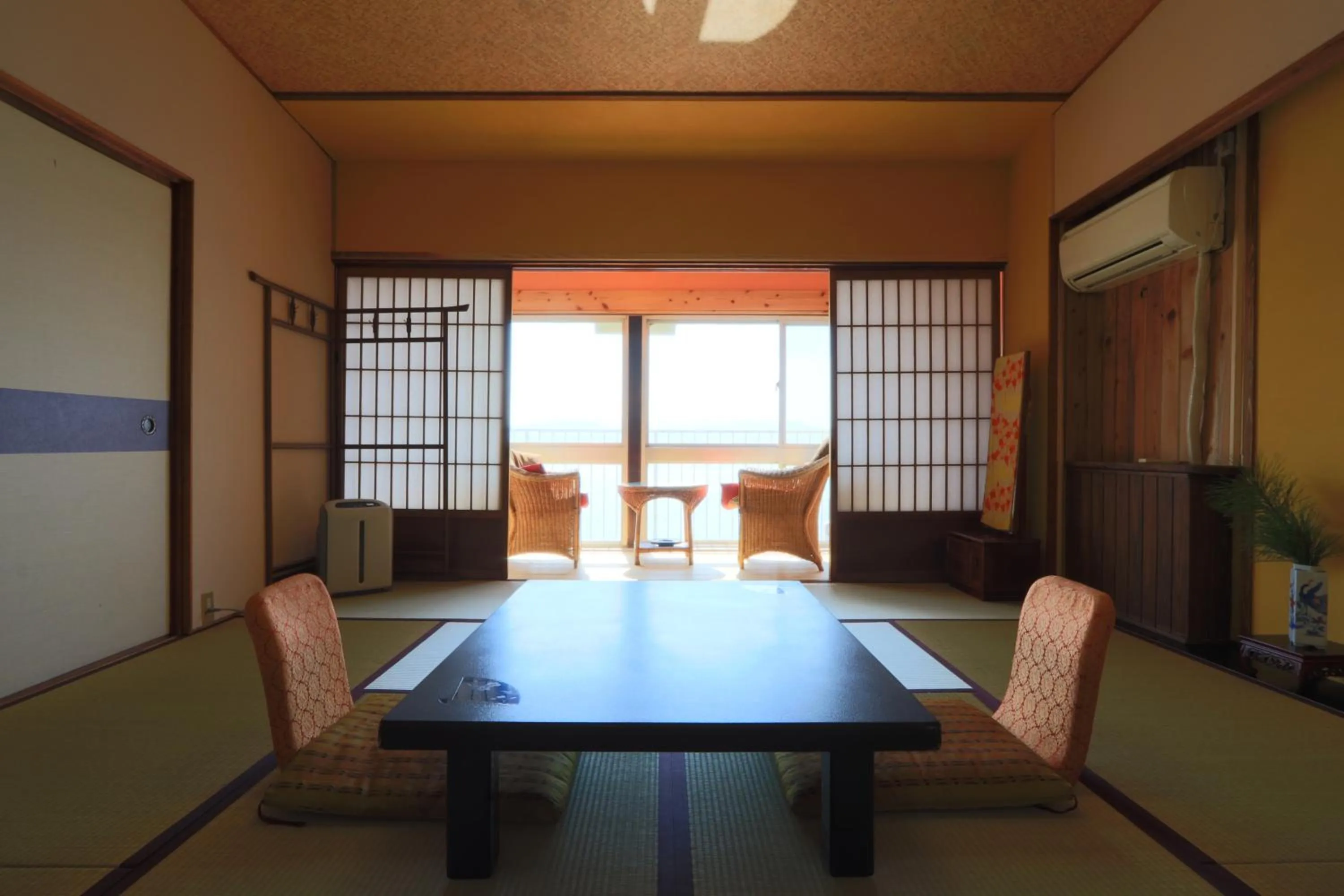 Photo of the whole room in Kimuraya