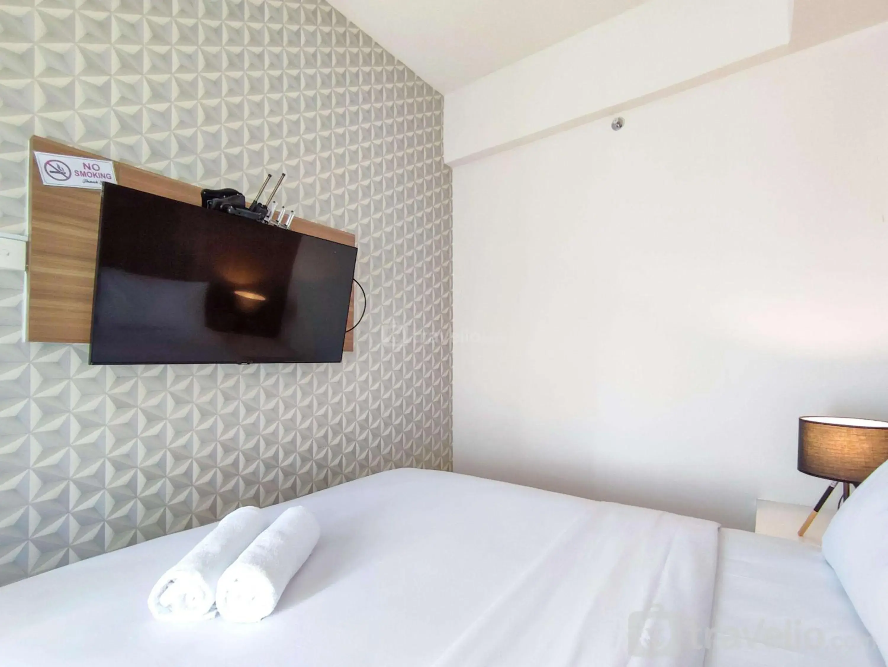 One-Bedroom Apartment in Fancy and Nice 1BR with Extra Room at Amartha View Apartment By Travelio One-Bedroom Apartment in Fancy and Nice 1BR with Extra Room at Amartha View Apartment By Travelio