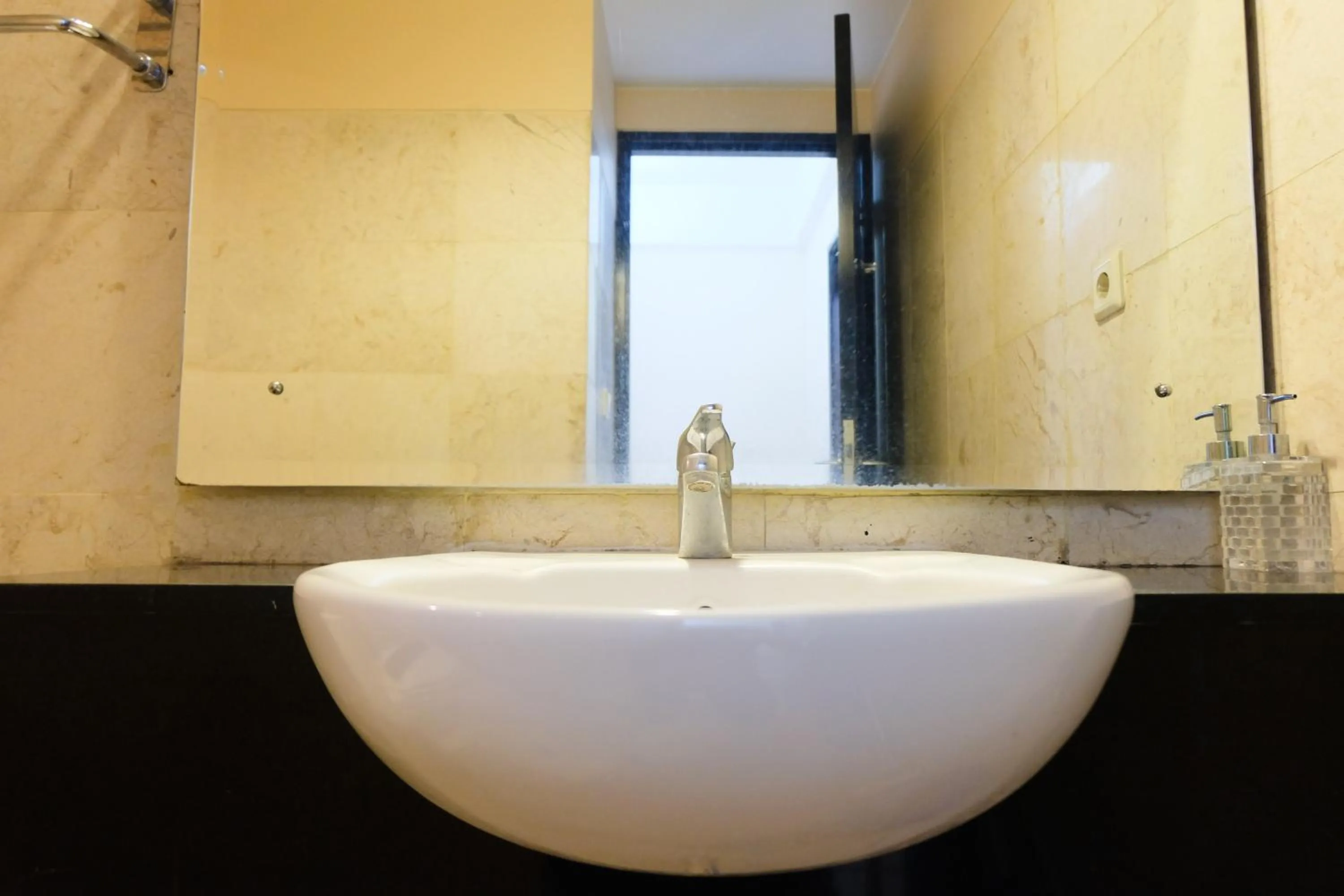 Strategic and Comfy 1BR at Braga City Walk Apartment By Travelio