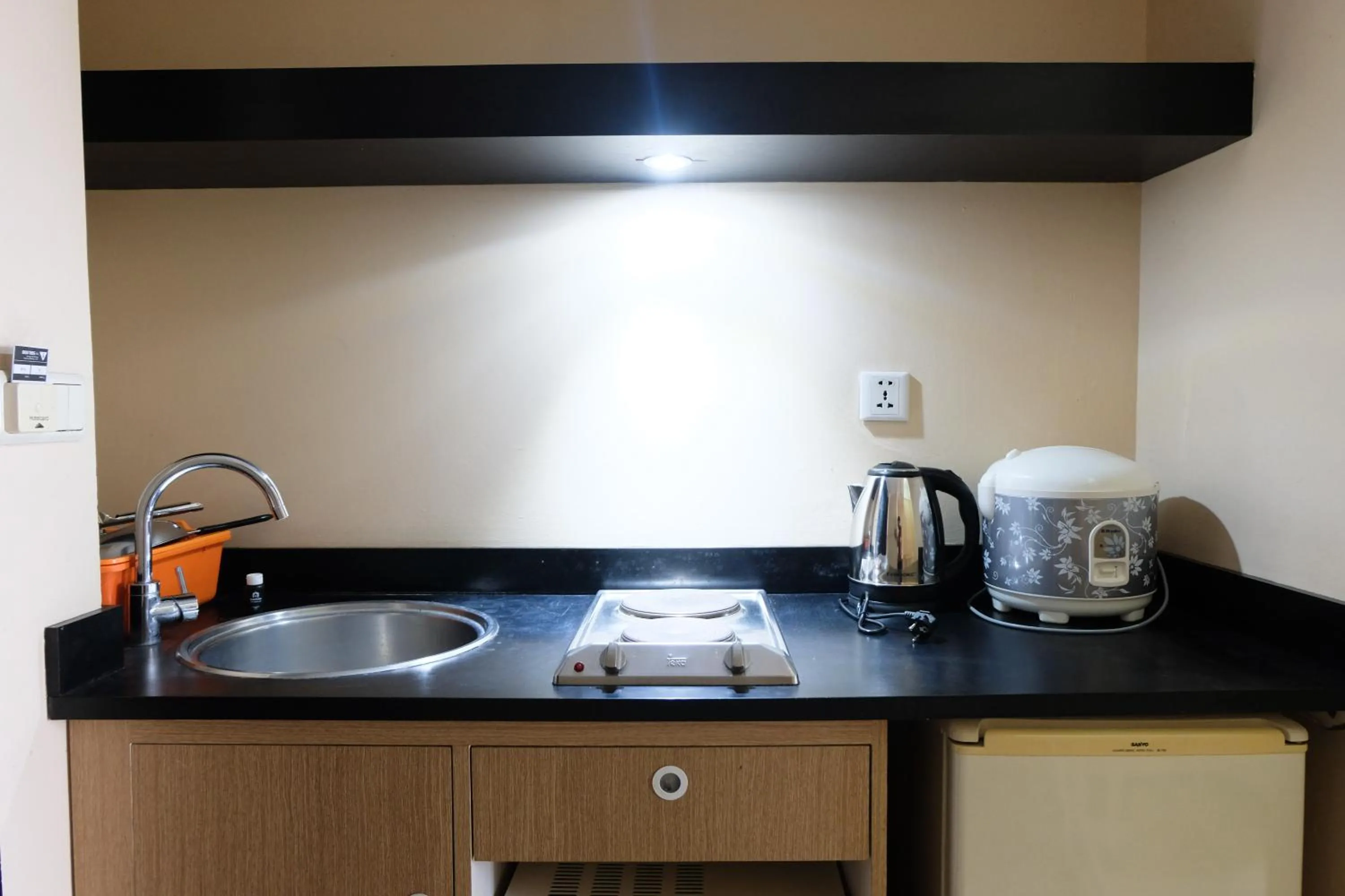 Strategic and Comfy 1BR at Braga City Walk Apartment By Travelio
