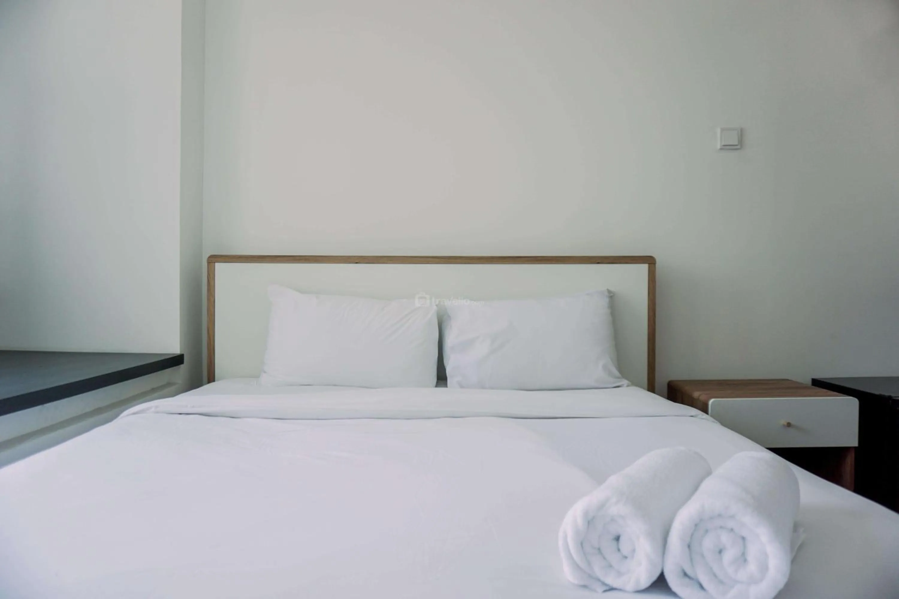 Homey and Comfort Living Studio Collins Boulevard Apartment By Travelio