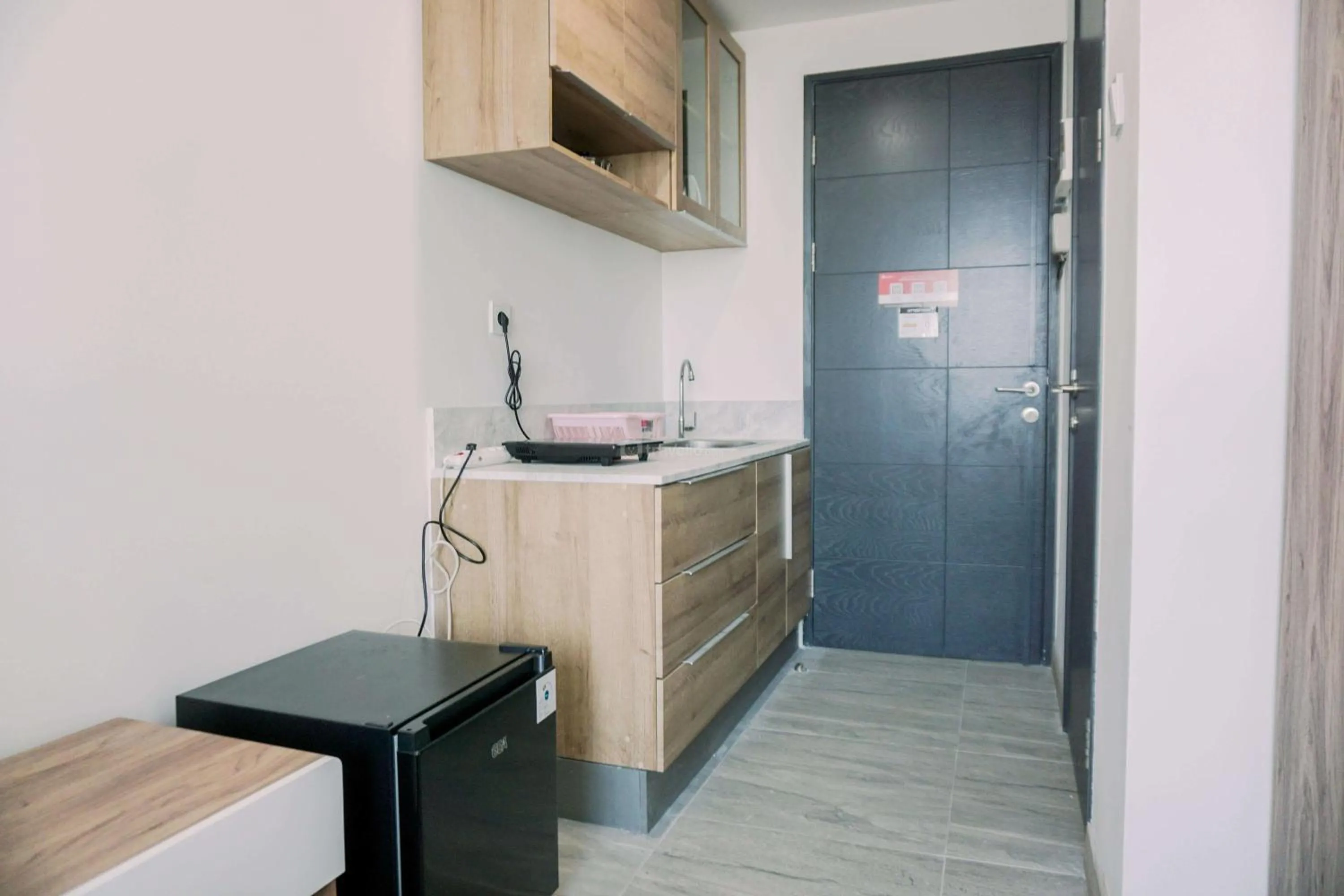 Homey and Comfort Living Studio Collins Boulevard Apartment By Travelio