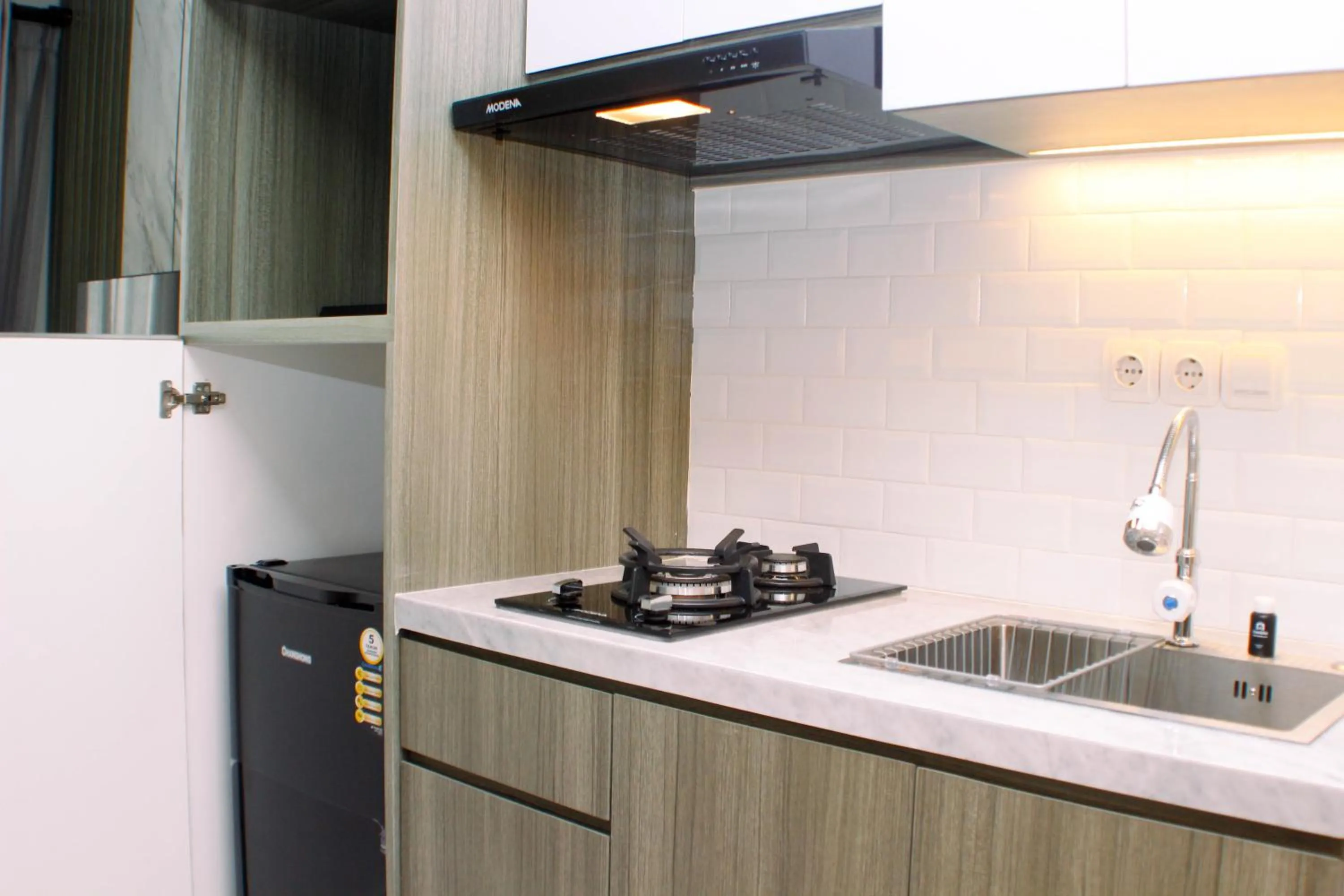 Comfy Studio Apartment at Gateway Park LRT City Jatibening By Travelio