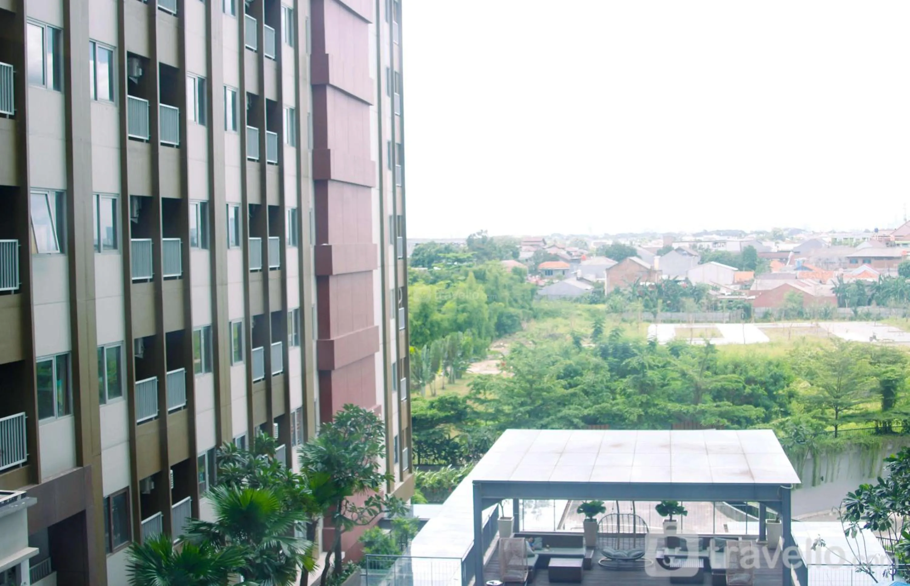 Comfy Studio Apartment at Gateway Park LRT City Jatibening By Travelio