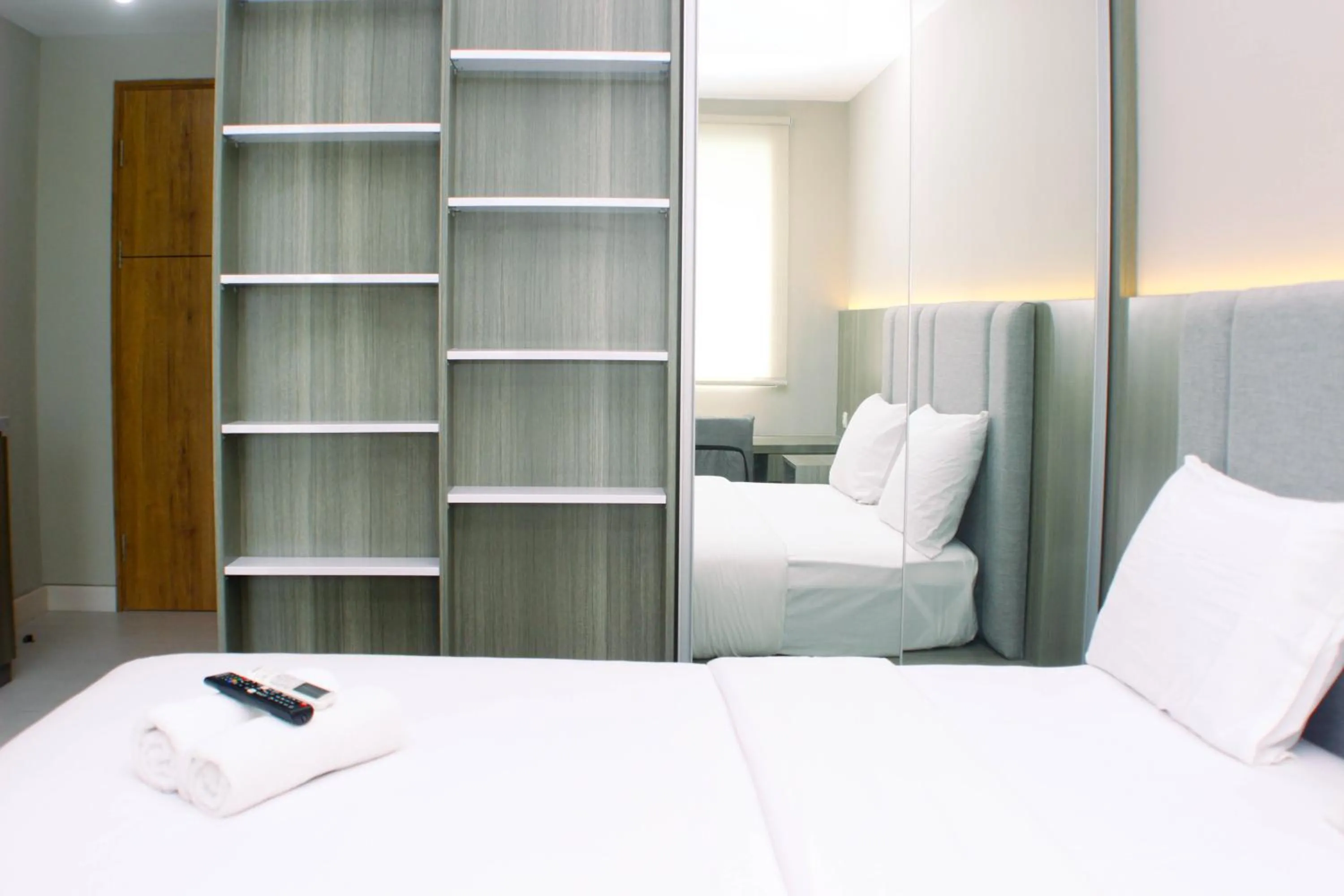 Comfy Studio Apartment at Gateway Park LRT City Jatibening By Travelio