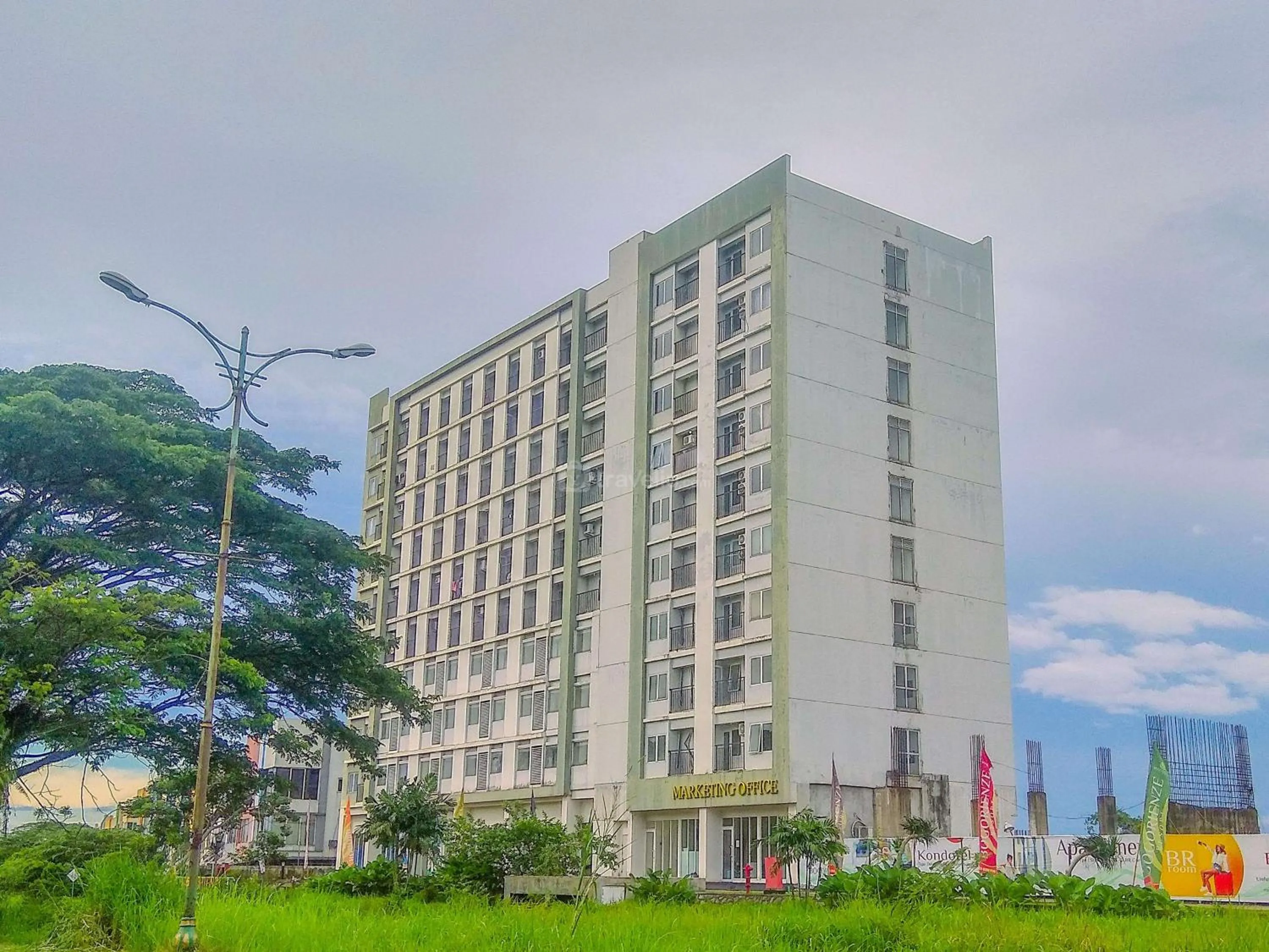 Property building in Warm and Cozy Living 2BR Bogorienze Apartment By Travelio