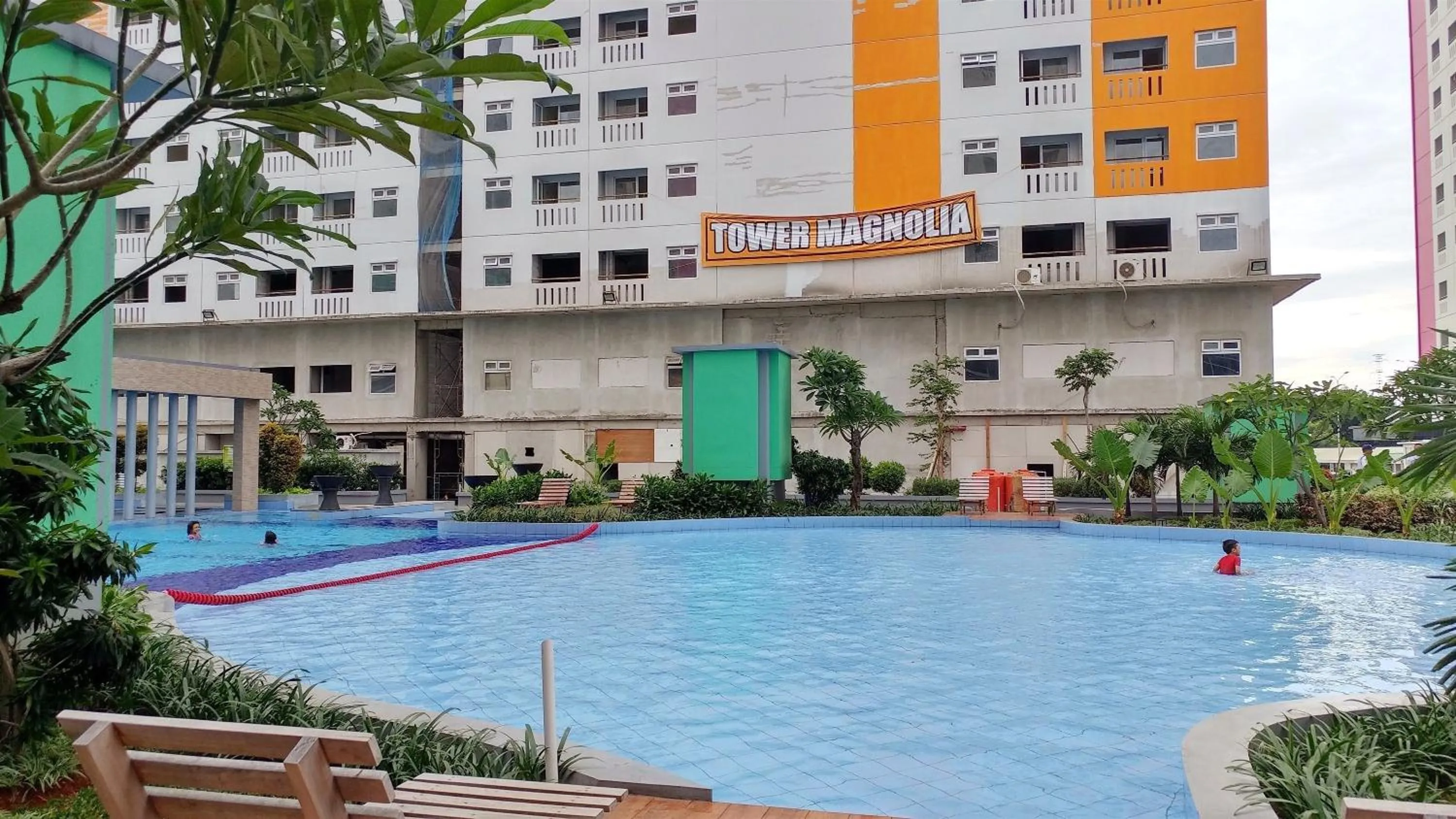 Enjoy Living and Warm Studio at Serpong Garden Apartment By Travelio