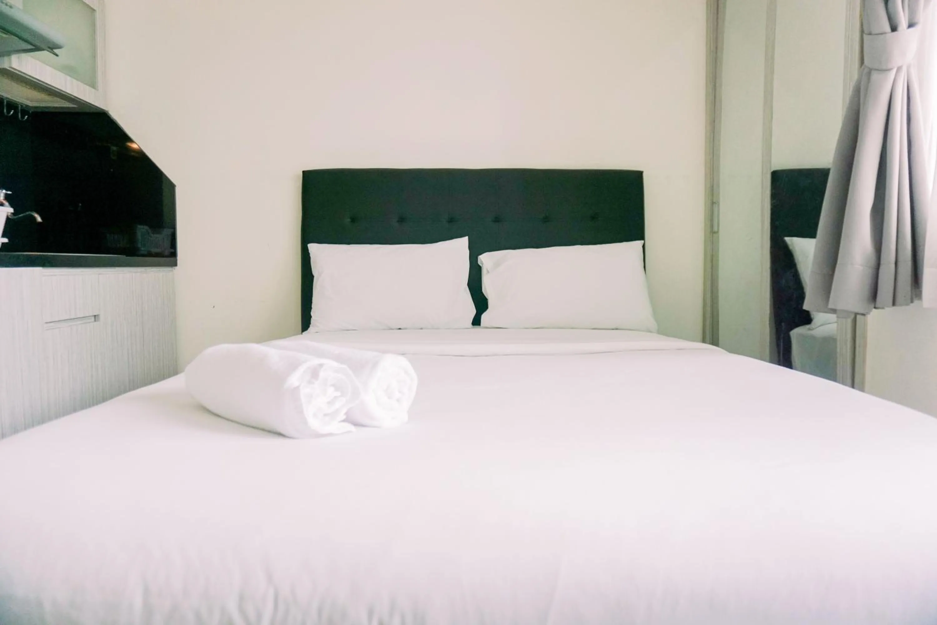 Bed in Enjoy Living and Warm Studio at Serpong Garden Apartment By Travelio