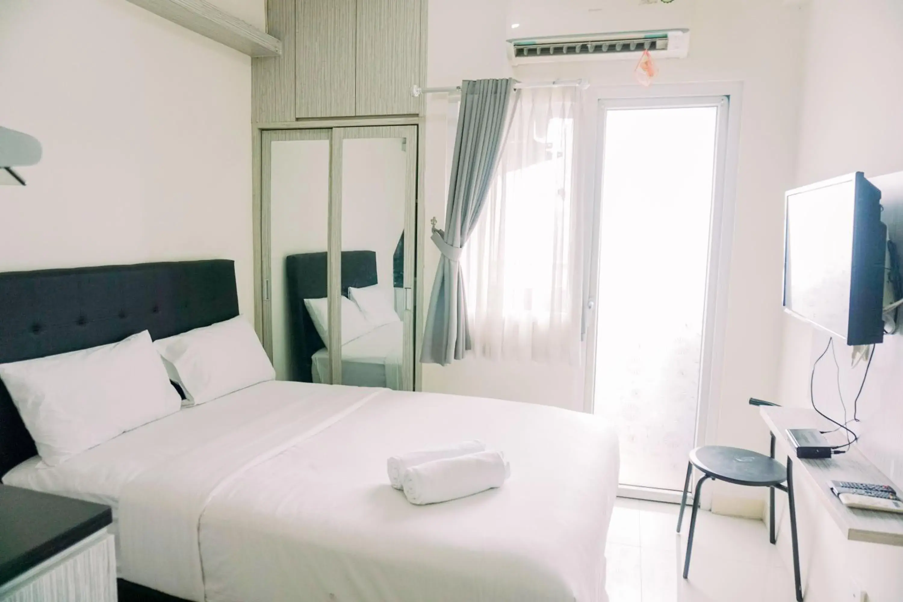 Enjoy Living and Warm Studio at Serpong Garden Apartment By Travelio Enjoy Living and Warm Studio at Serpong Garden Apartment By Travelio