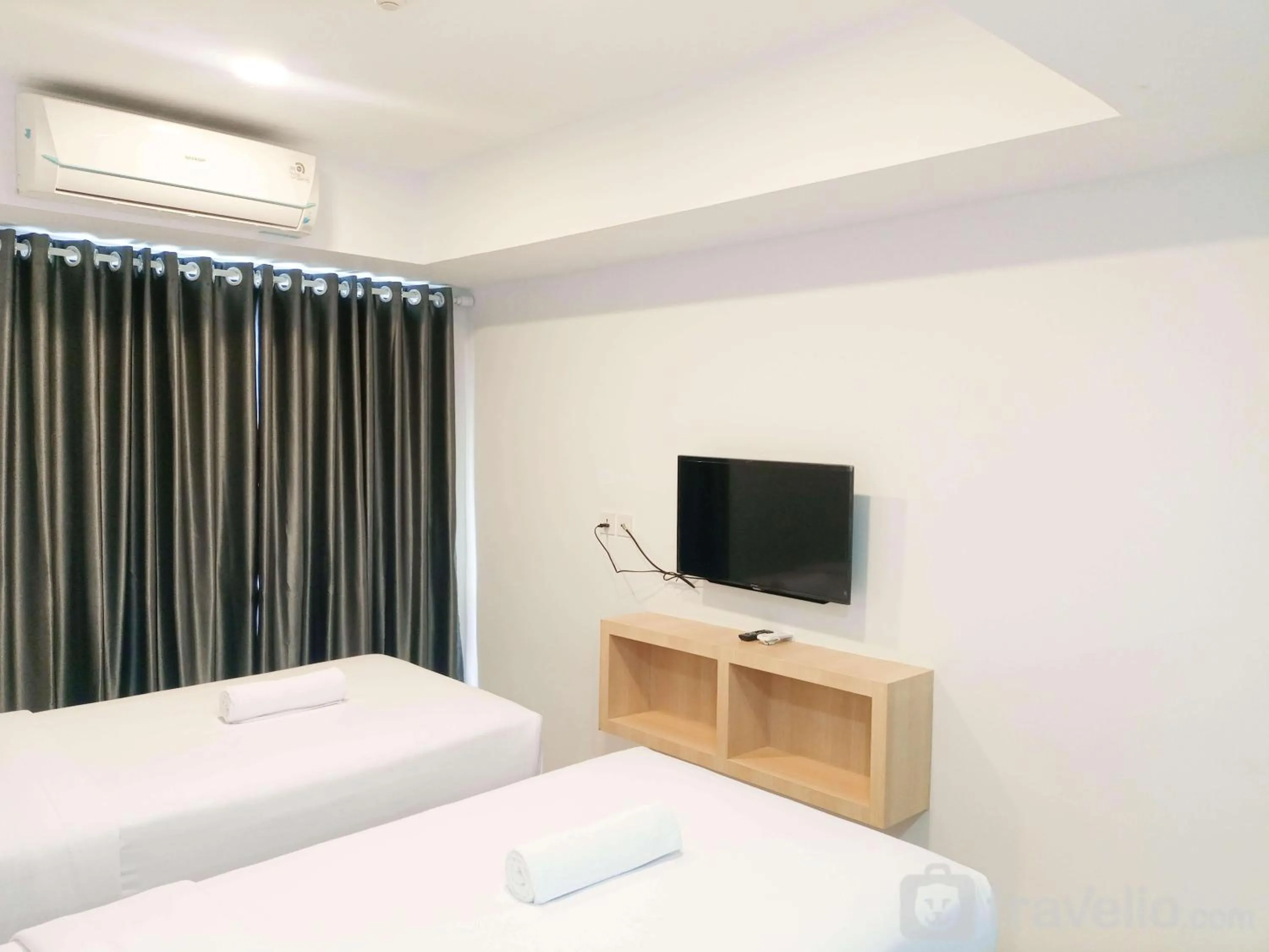 Minimalist Studio at De Prima Apartment By Travelio