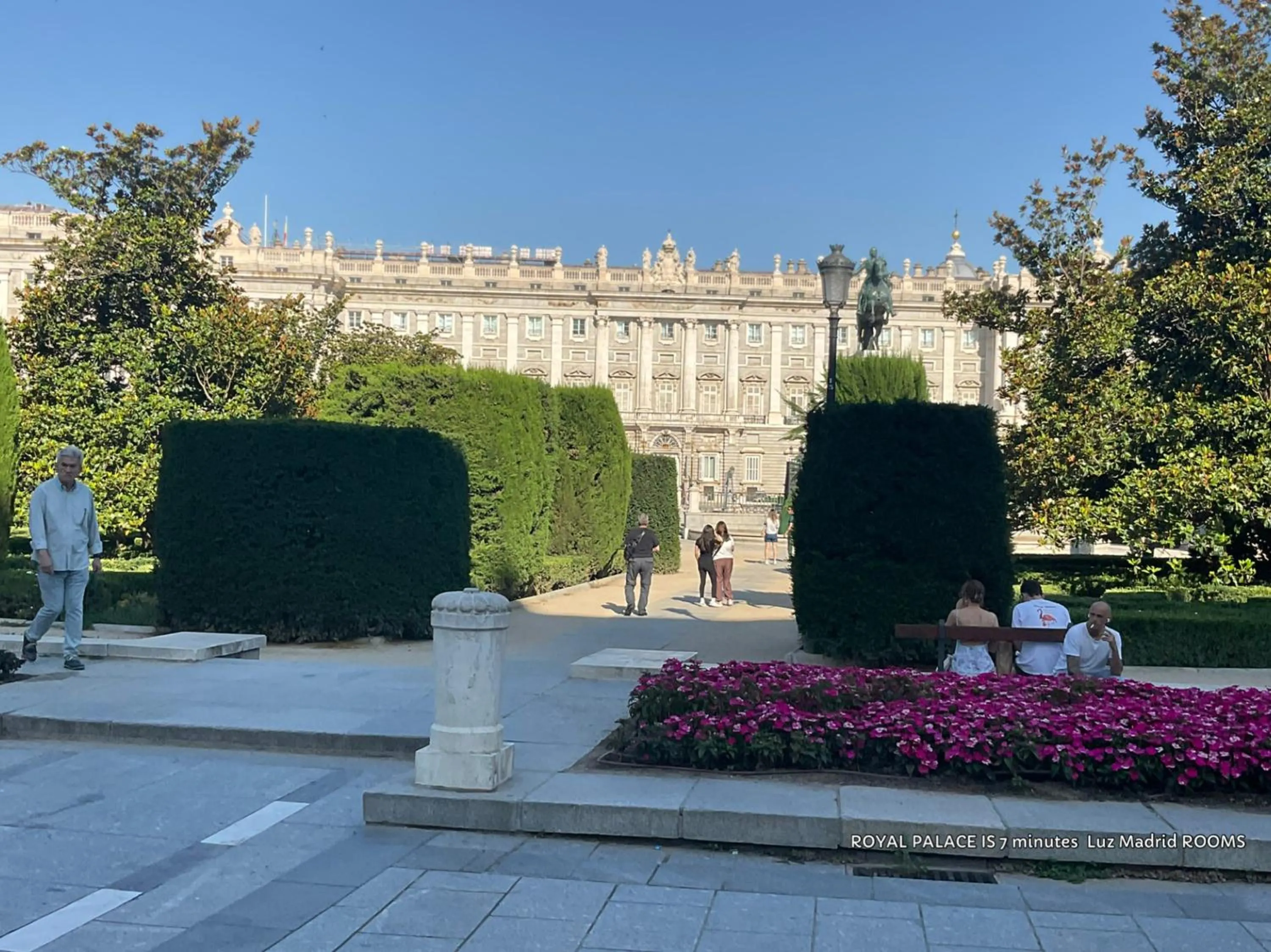 Neighbourhood in Luz Madrid Rooms