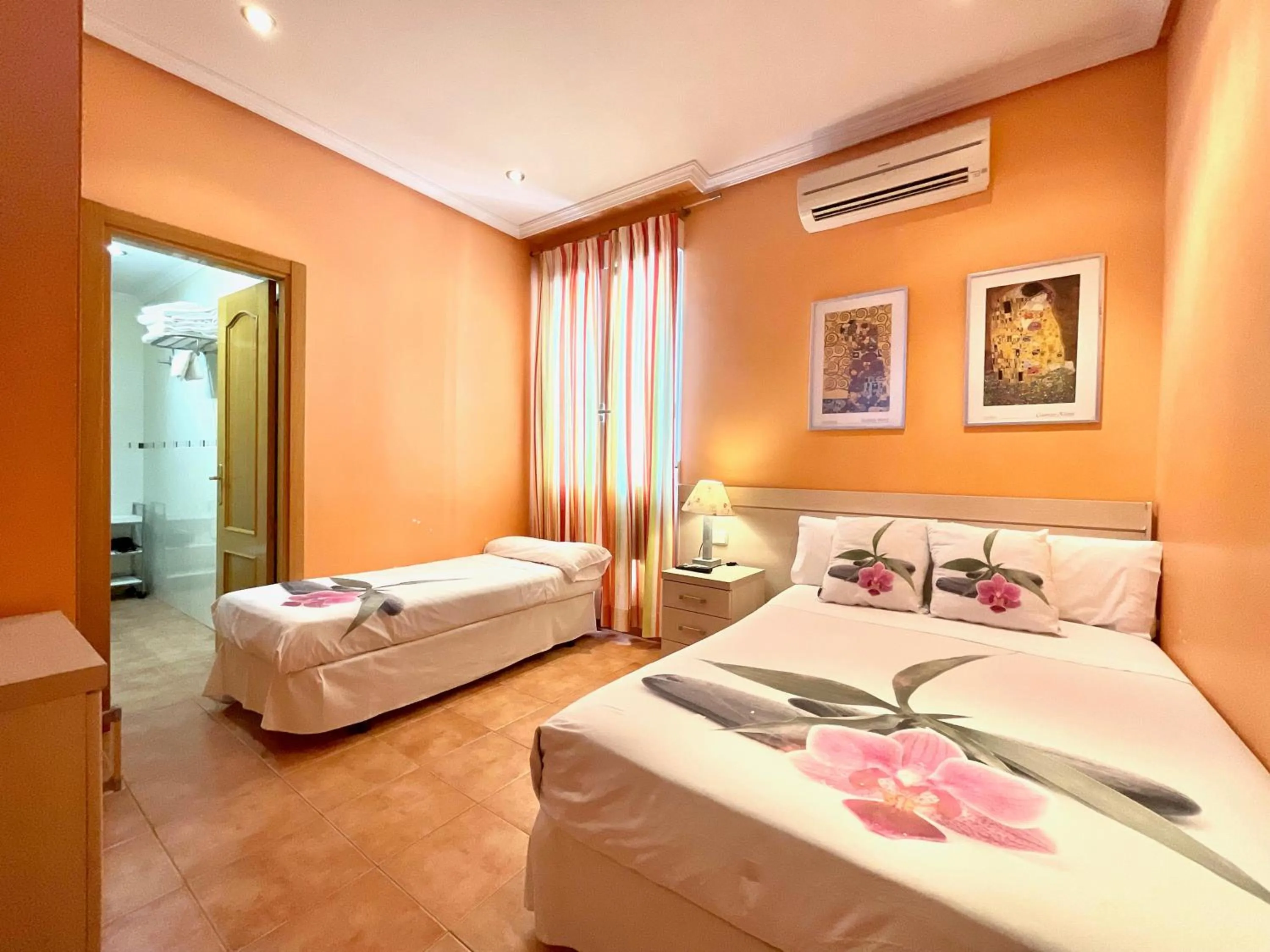 Other, Bed in Luz Madrid Rooms