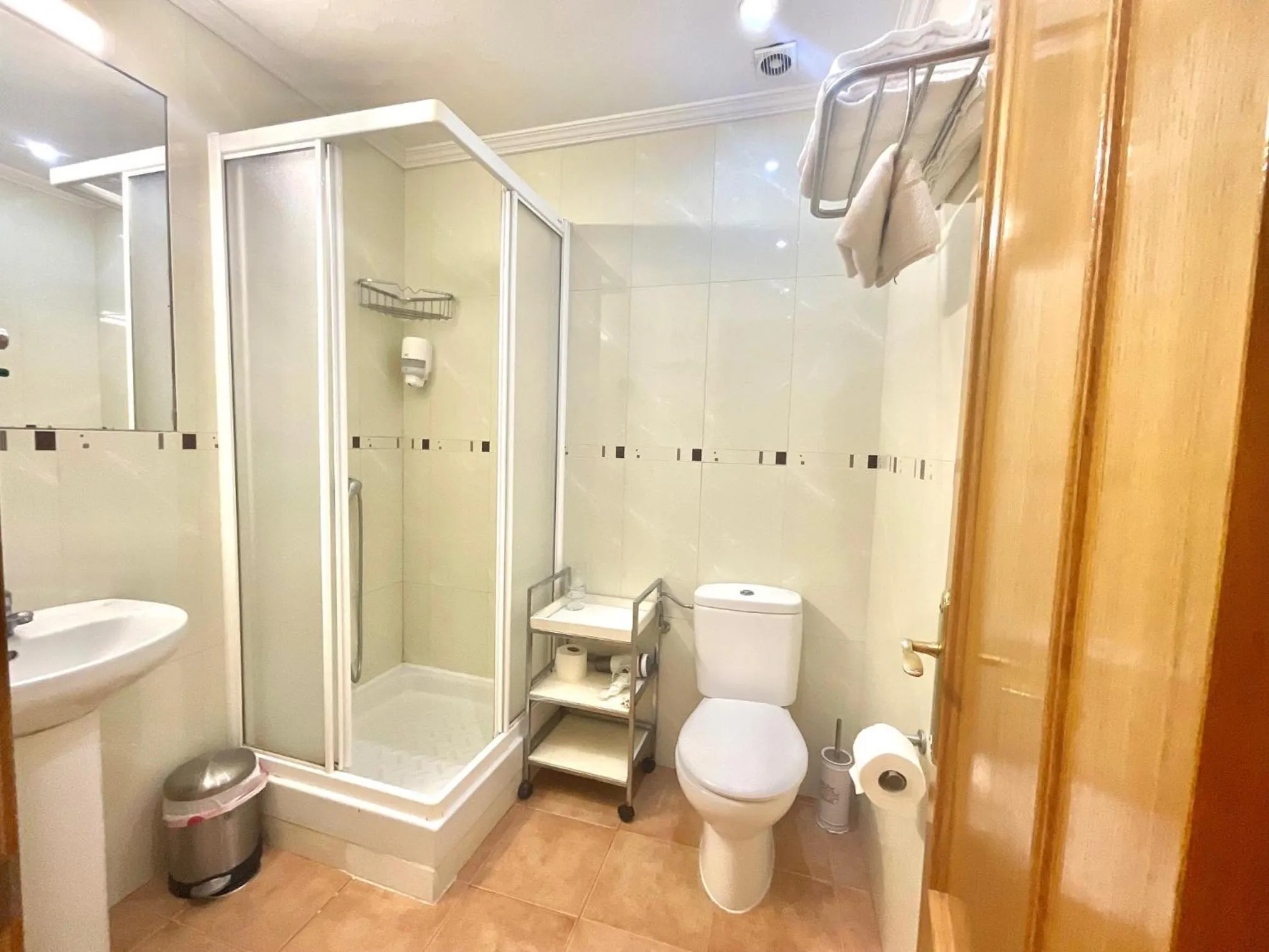 Bathroom in Luz Madrid Rooms