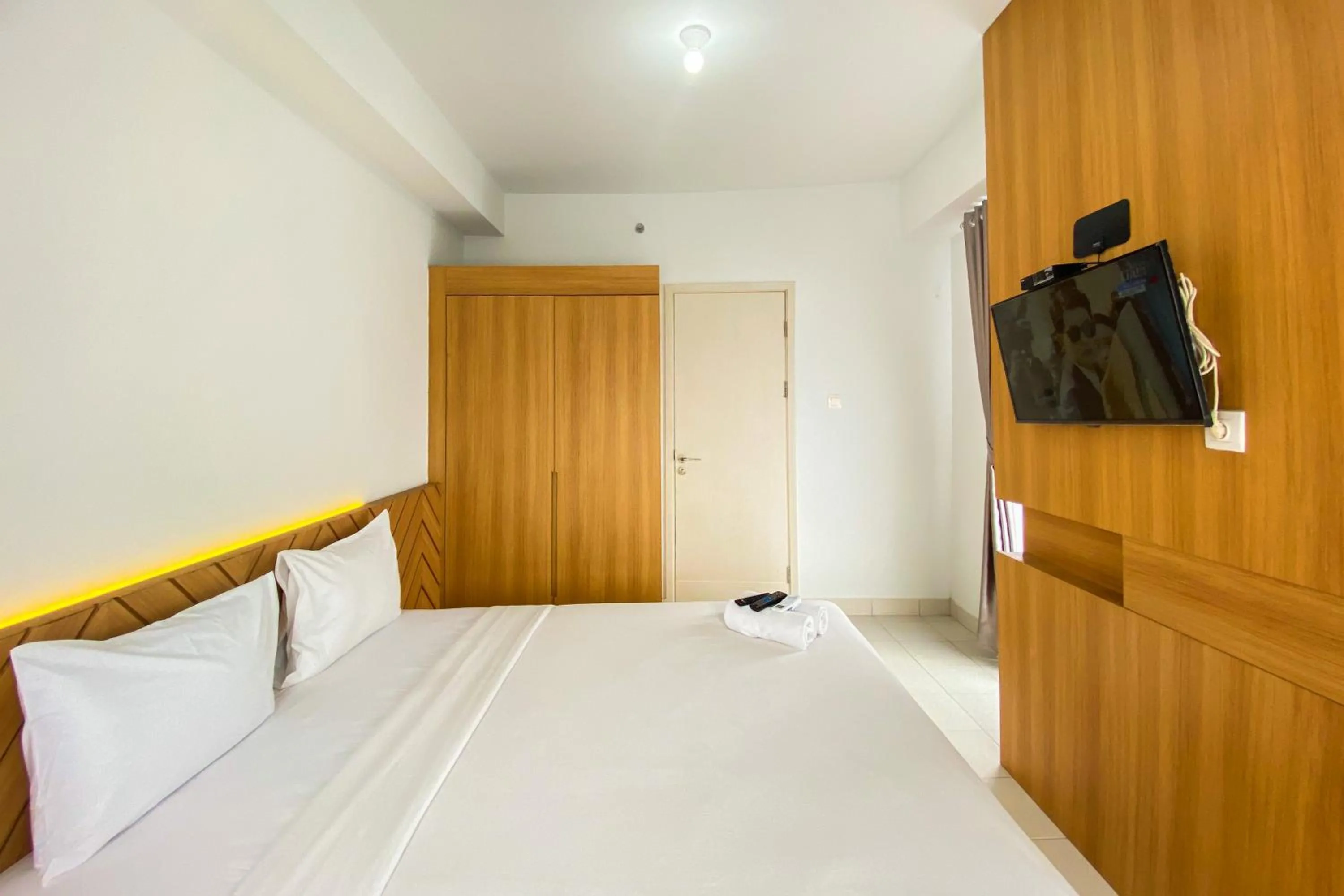 Comfort 1BR at Patraland Urbano Apartment By Travelio