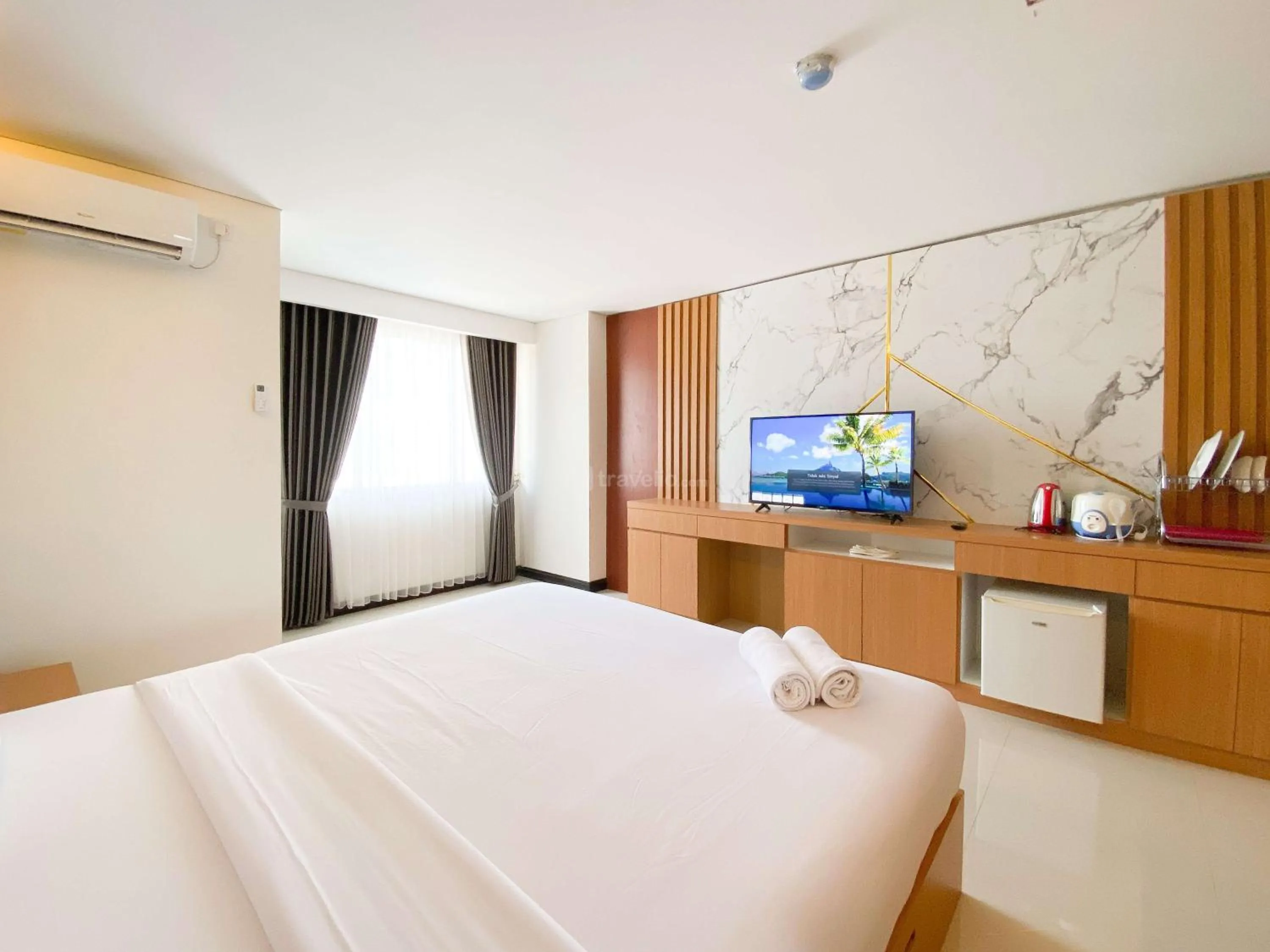 Bed in Homey and Strategic Studio (No Kitchen) at Sentraland Semarang Apartment By Travelio