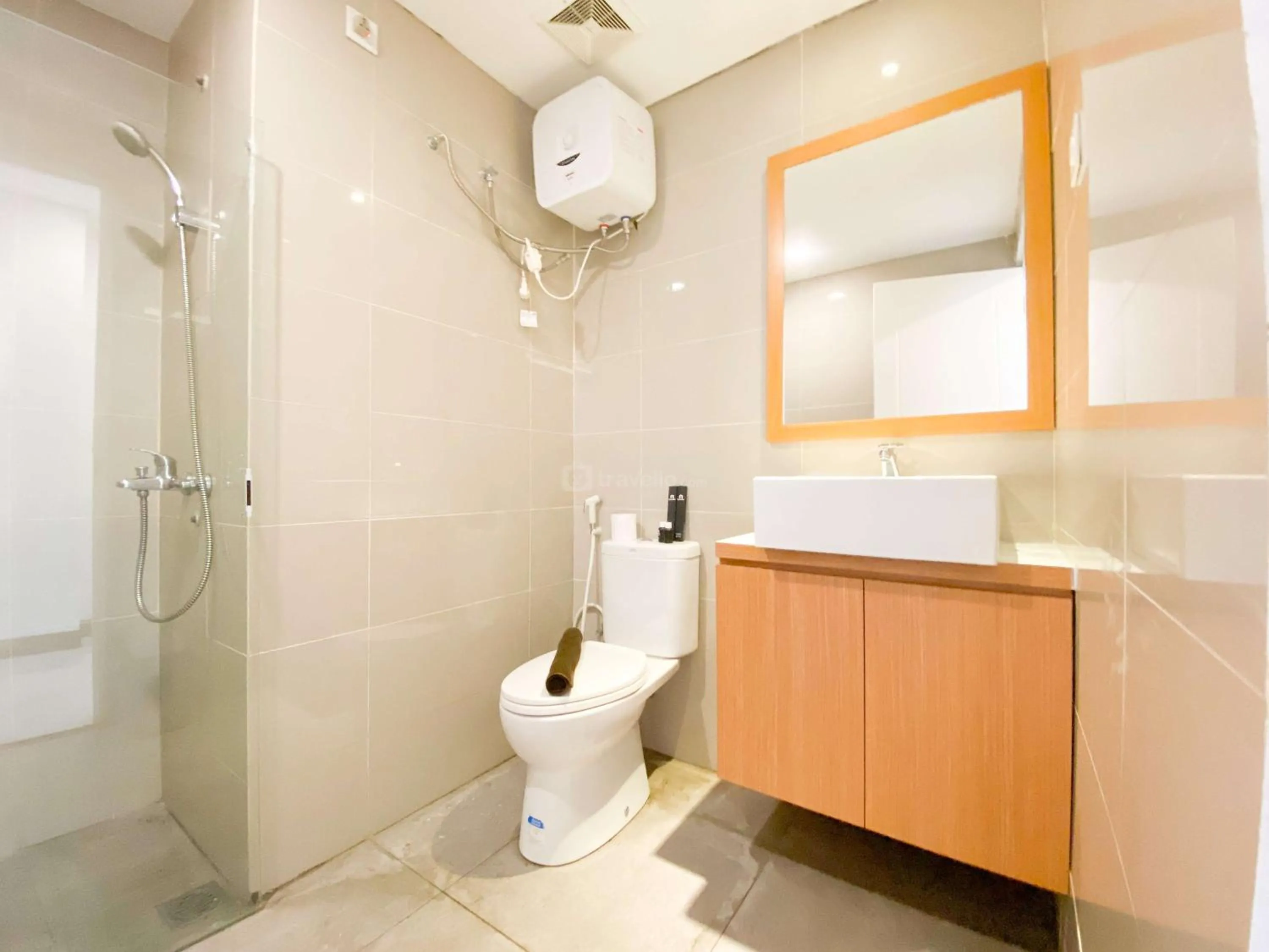 Bed in Homey and Strategic Studio (No Kitchen) at Sentraland Semarang Apartment By Travelio