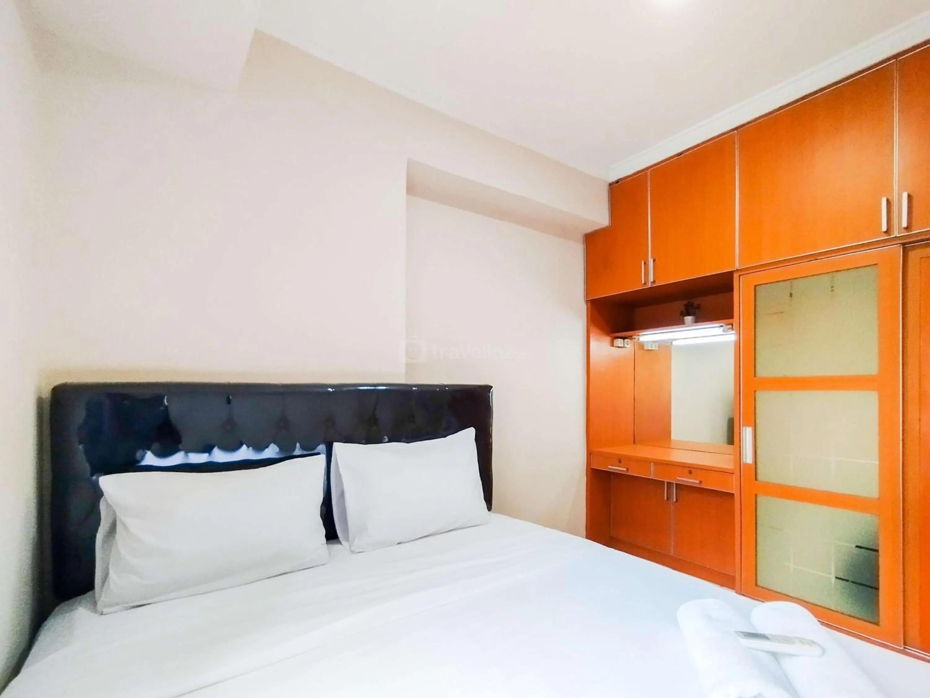 Bed in Serene 2BR Apartment at Gateway Ahmad Yani Cicadas By Travelio