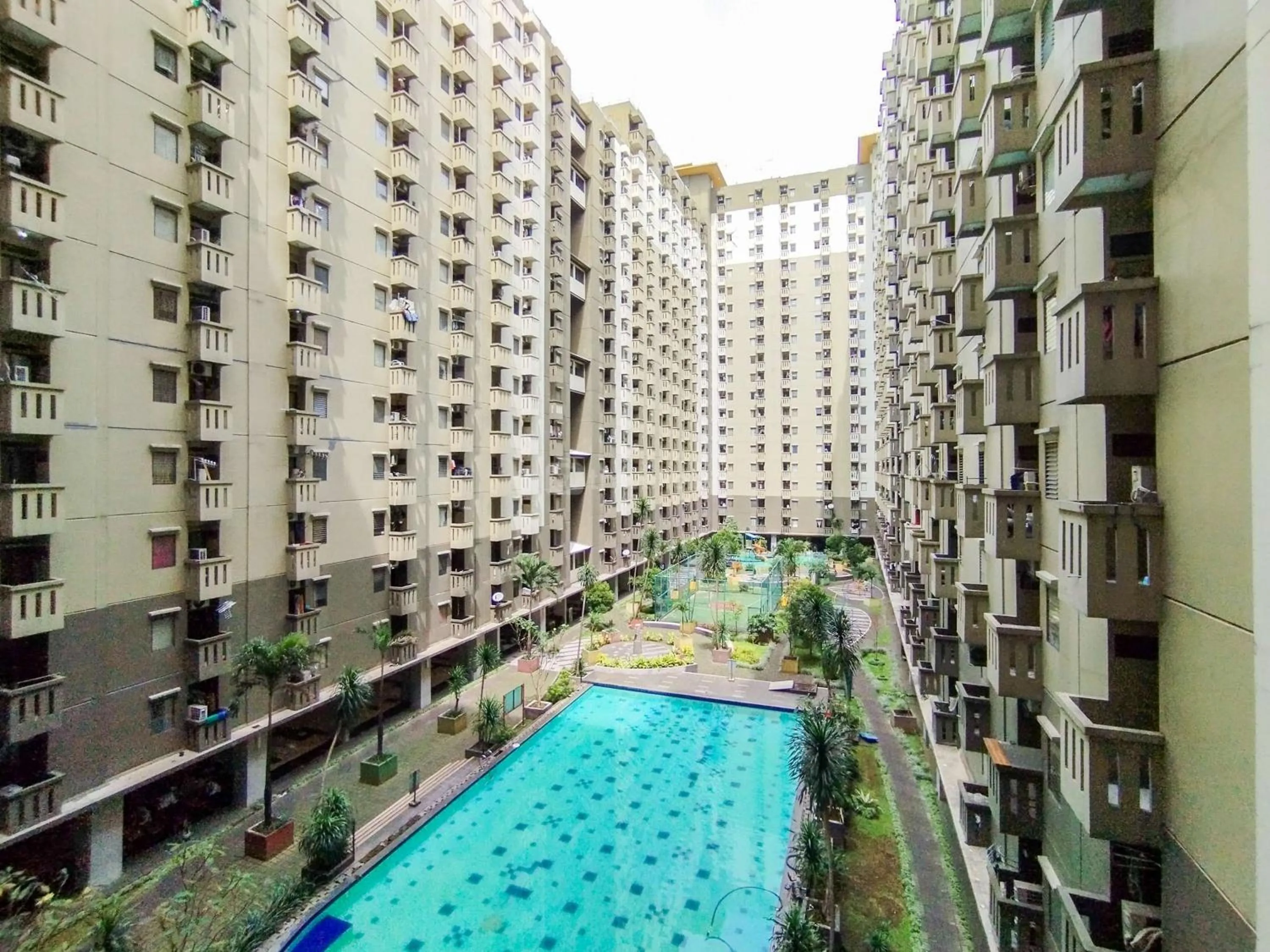 Bed in Serene 2BR Apartment at Gateway Ahmad Yani Cicadas By Travelio