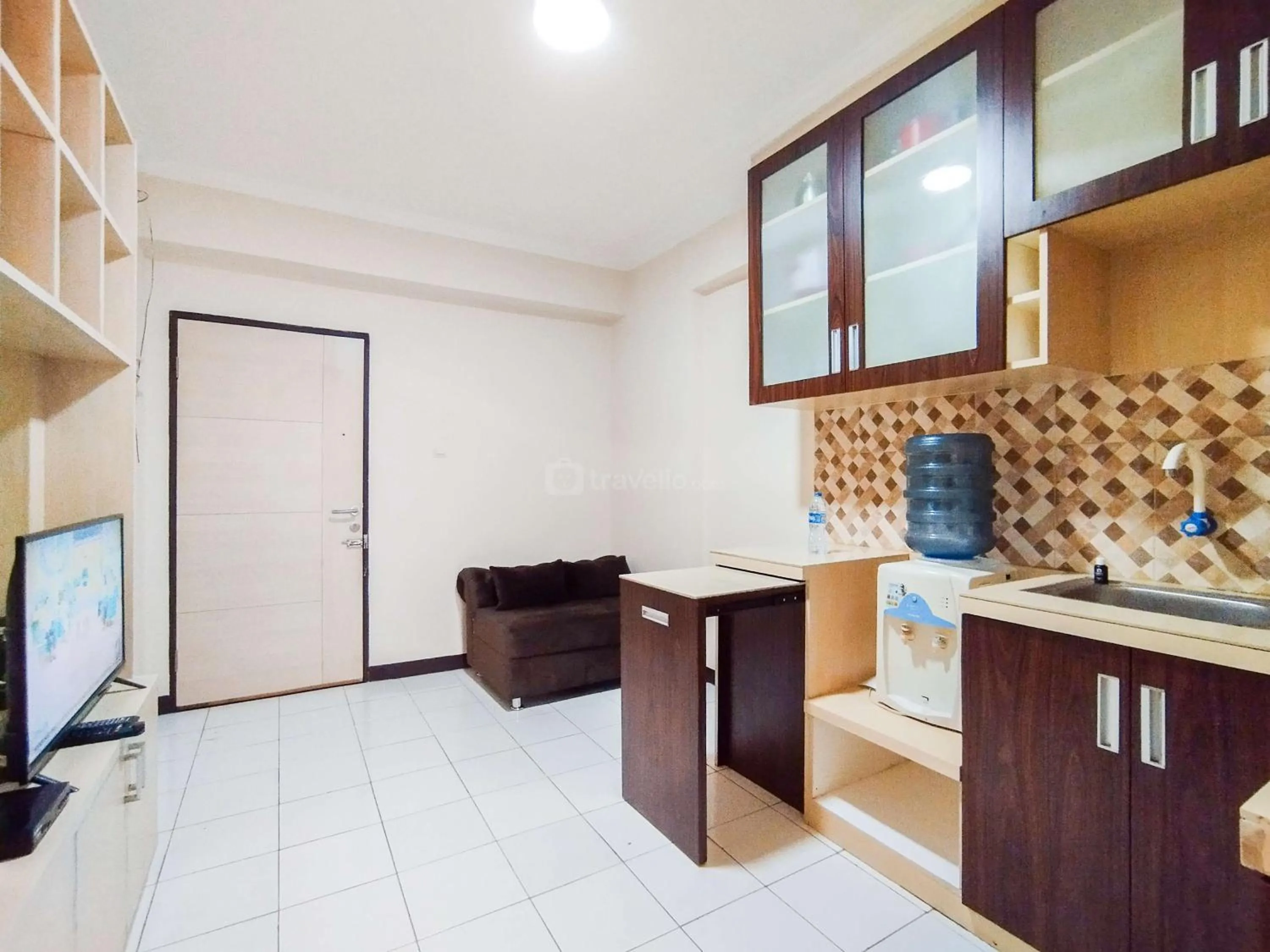 Bed in Serene 2BR Apartment at Gateway Ahmad Yani Cicadas By Travelio