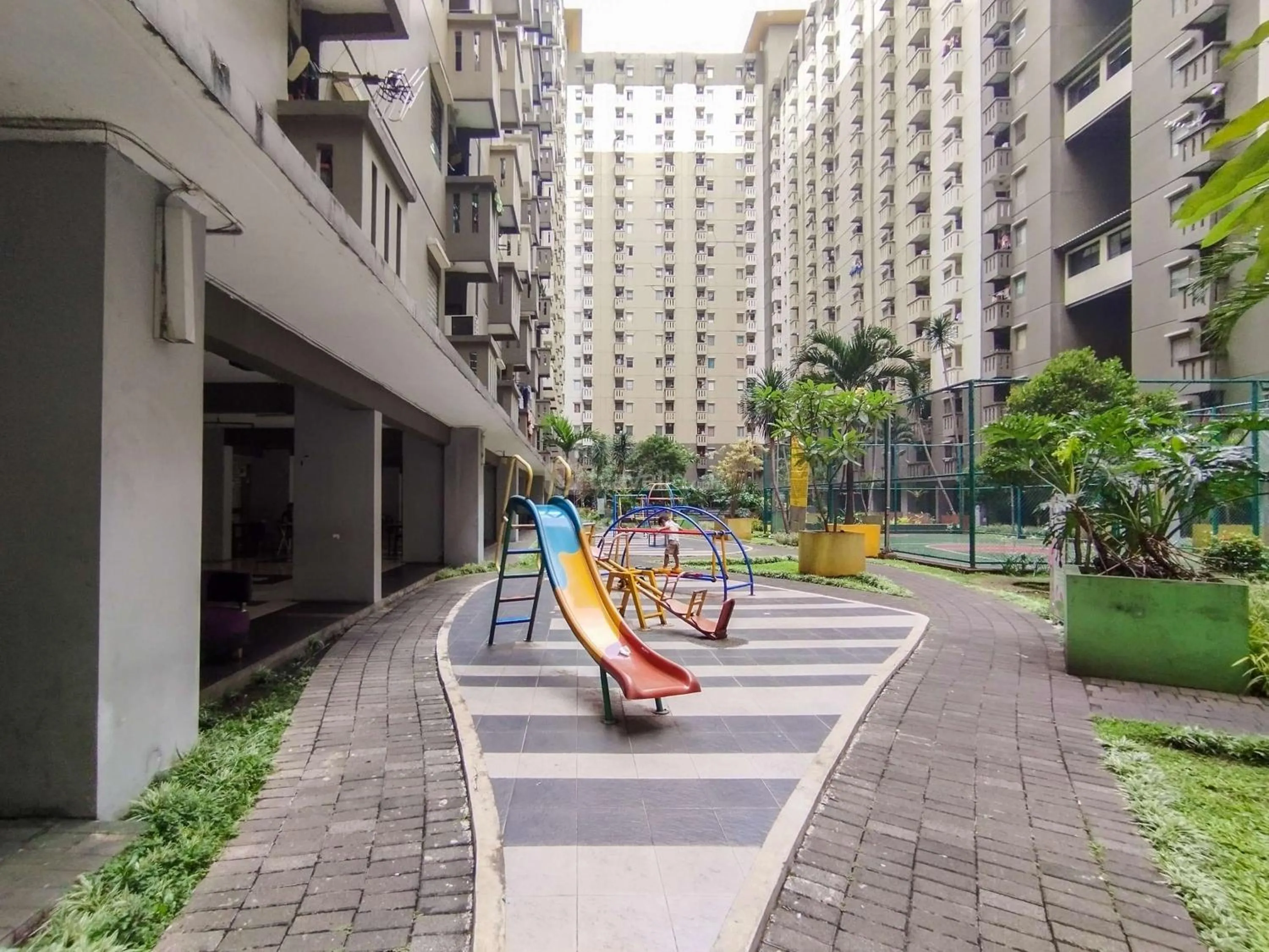 Bed in Serene 2BR Apartment at Gateway Ahmad Yani Cicadas By Travelio