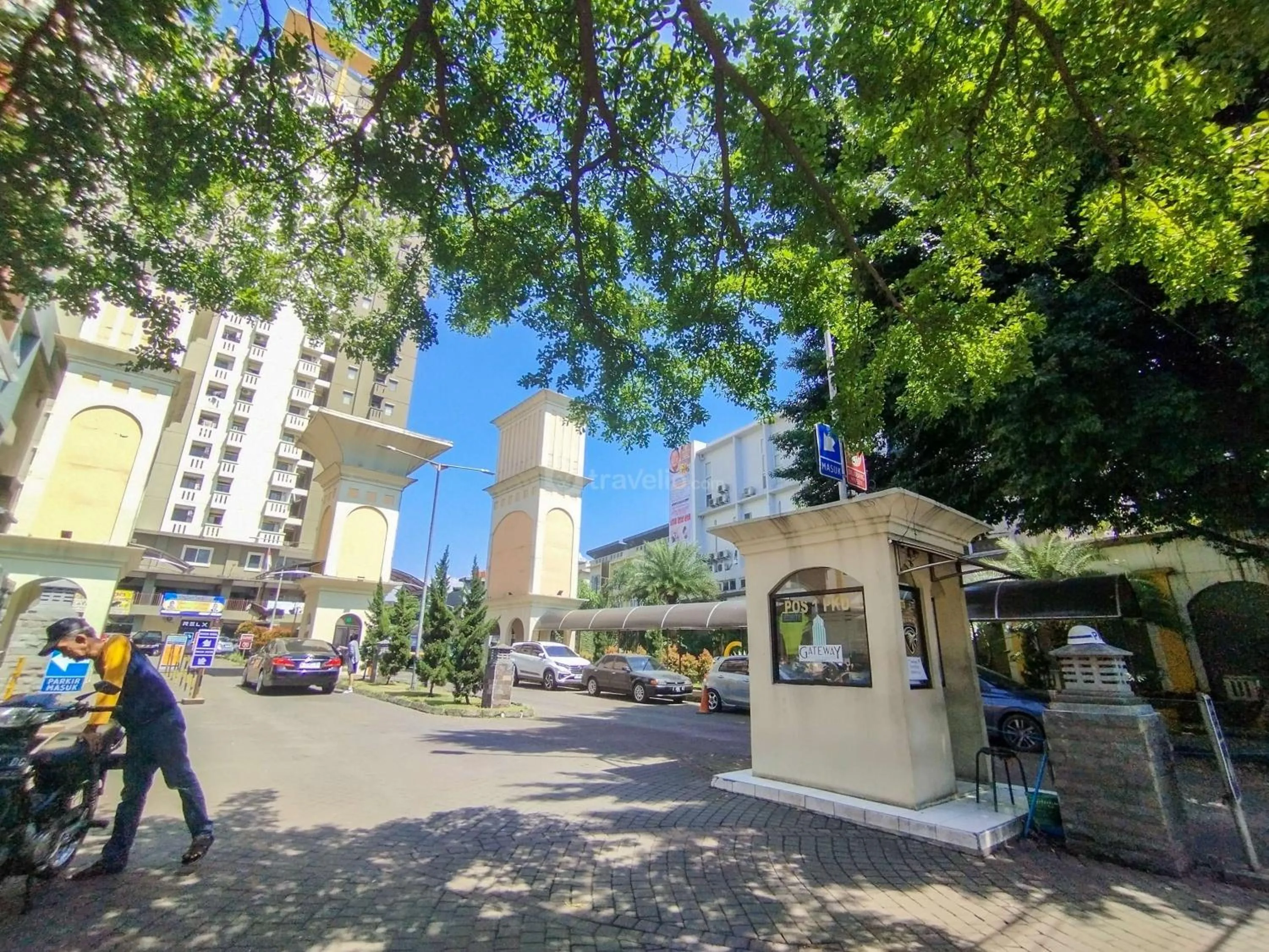 Bed in Serene 2BR Apartment at Gateway Ahmad Yani Cicadas By Travelio