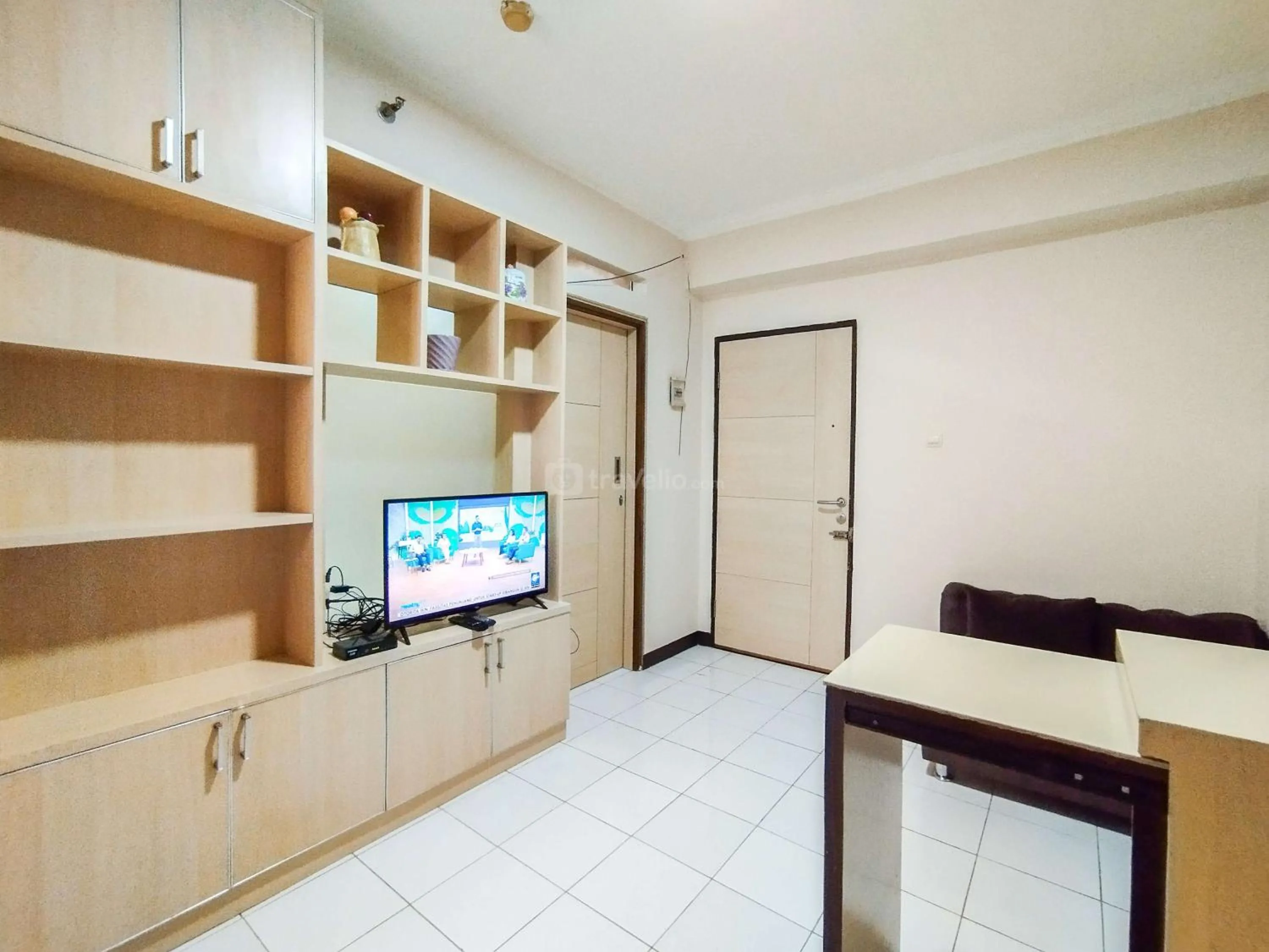 Bed in Serene 2BR Apartment at Gateway Ahmad Yani Cicadas By Travelio