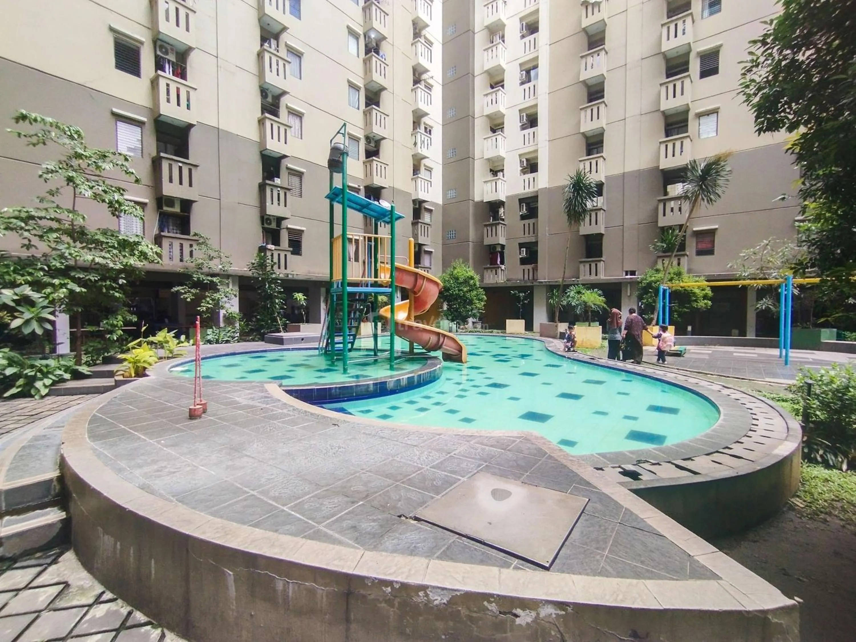 Bed in Serene 2BR Apartment at Gateway Ahmad Yani Cicadas By Travelio