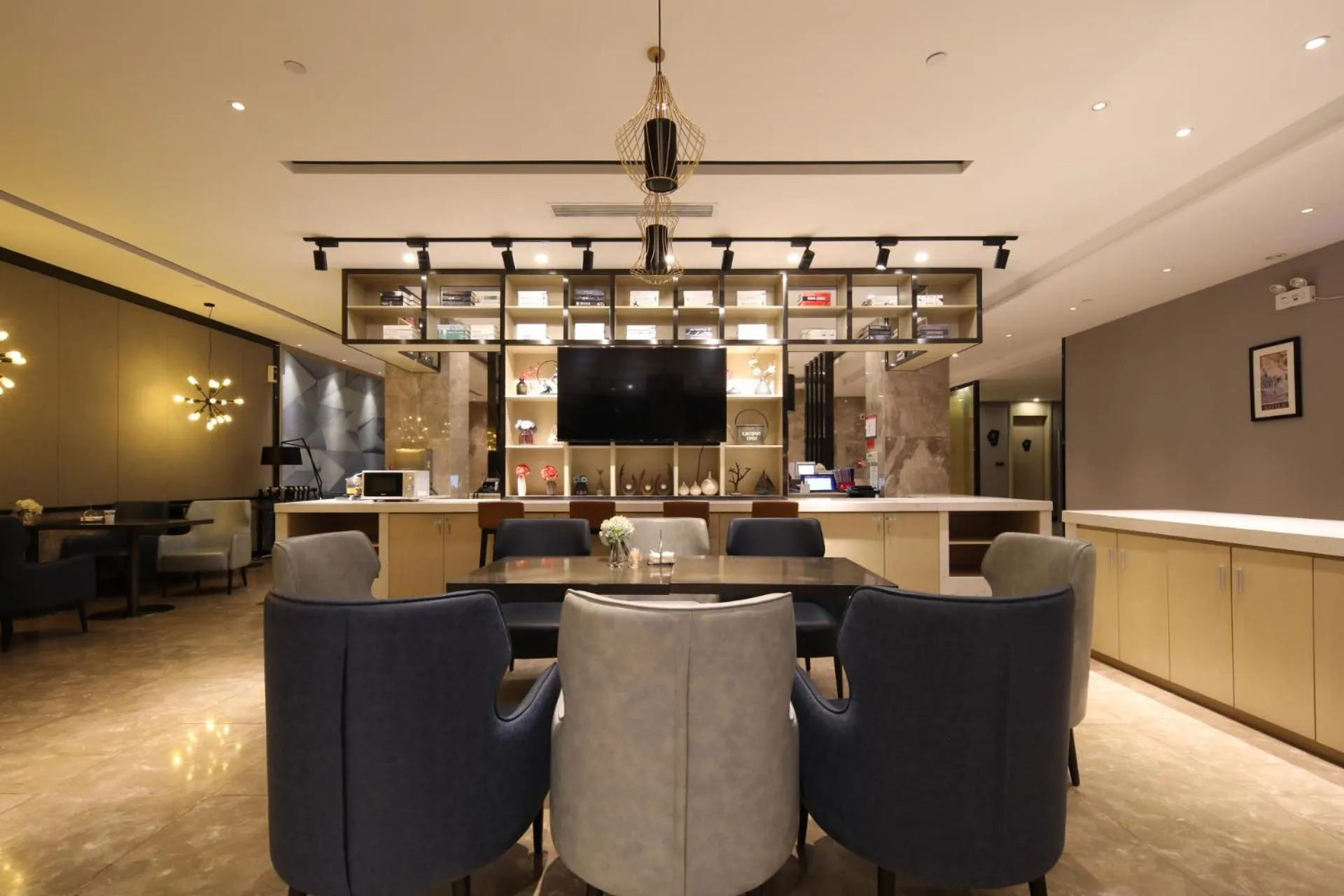 Restaurant/places to eat in Echarm Hotel Wuhan Jianghan Road Walking Street