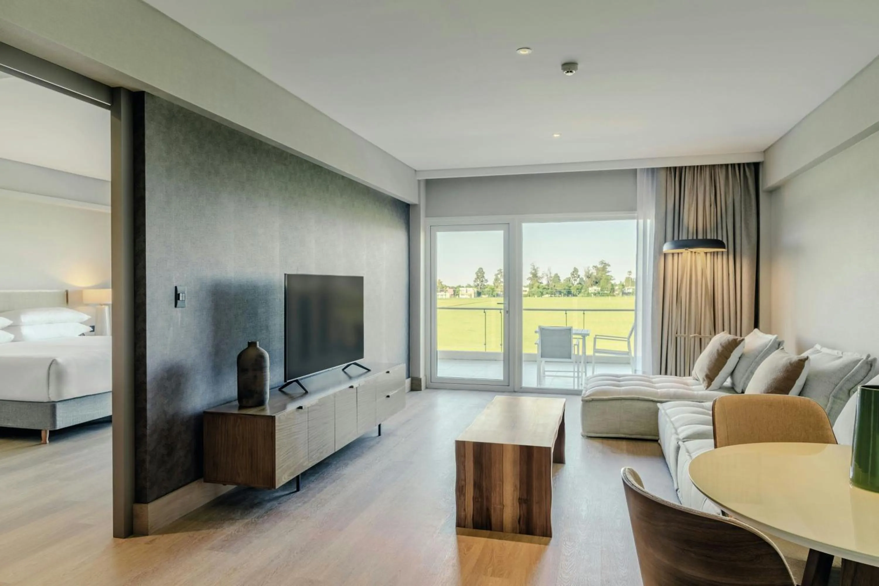 Lounge or bar, Bed in Sheraton Buenos Aires Greenville Polo & Resort