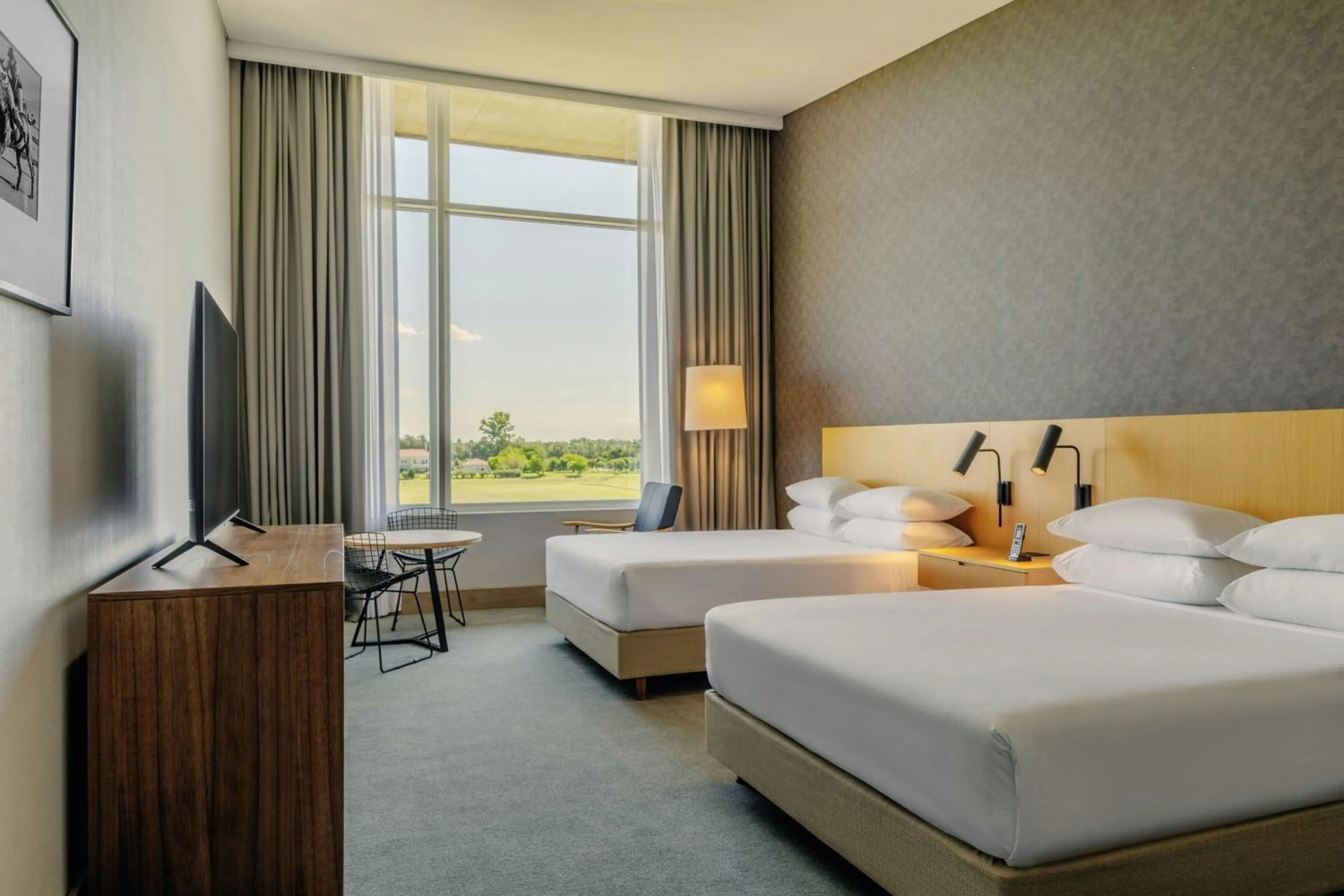 Photo of the whole room, Bed in Sheraton Buenos Aires Greenville Polo & Resort