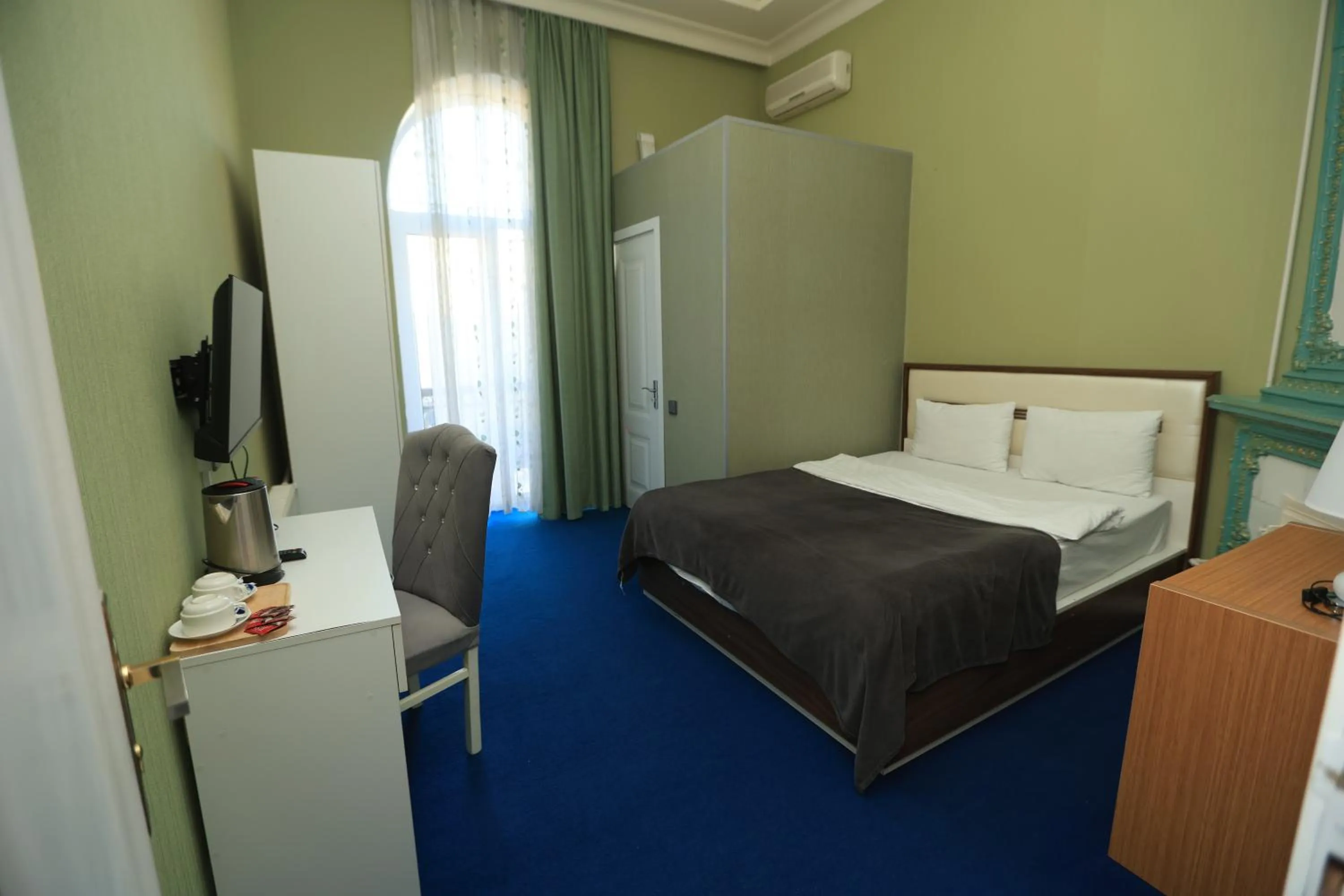 Bed in NH Nizami Hotel