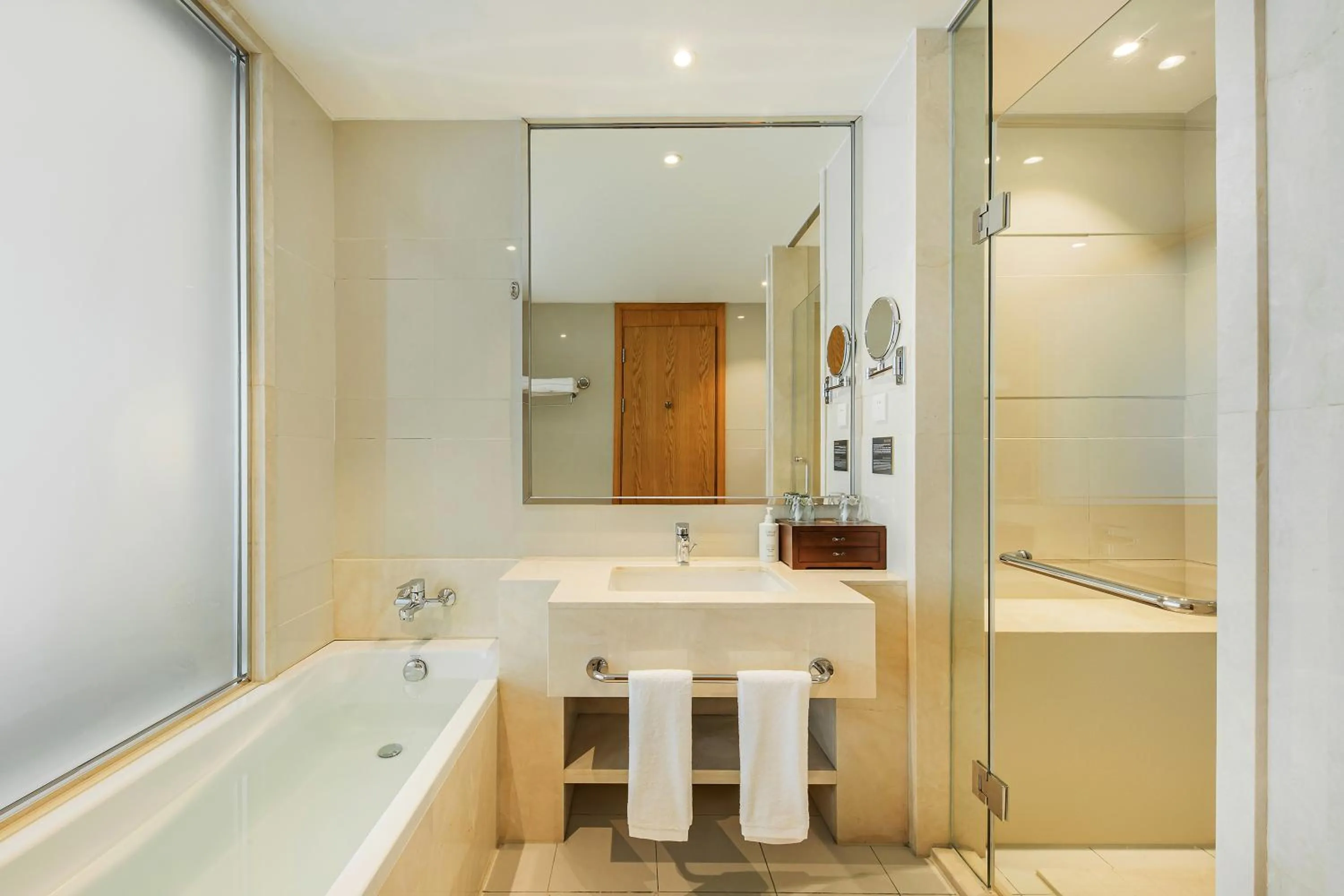 Bathroom in Courtyard by Marriott Anji-Beside Zhebei Mall and Jiuzhou Mall,Live in downtown