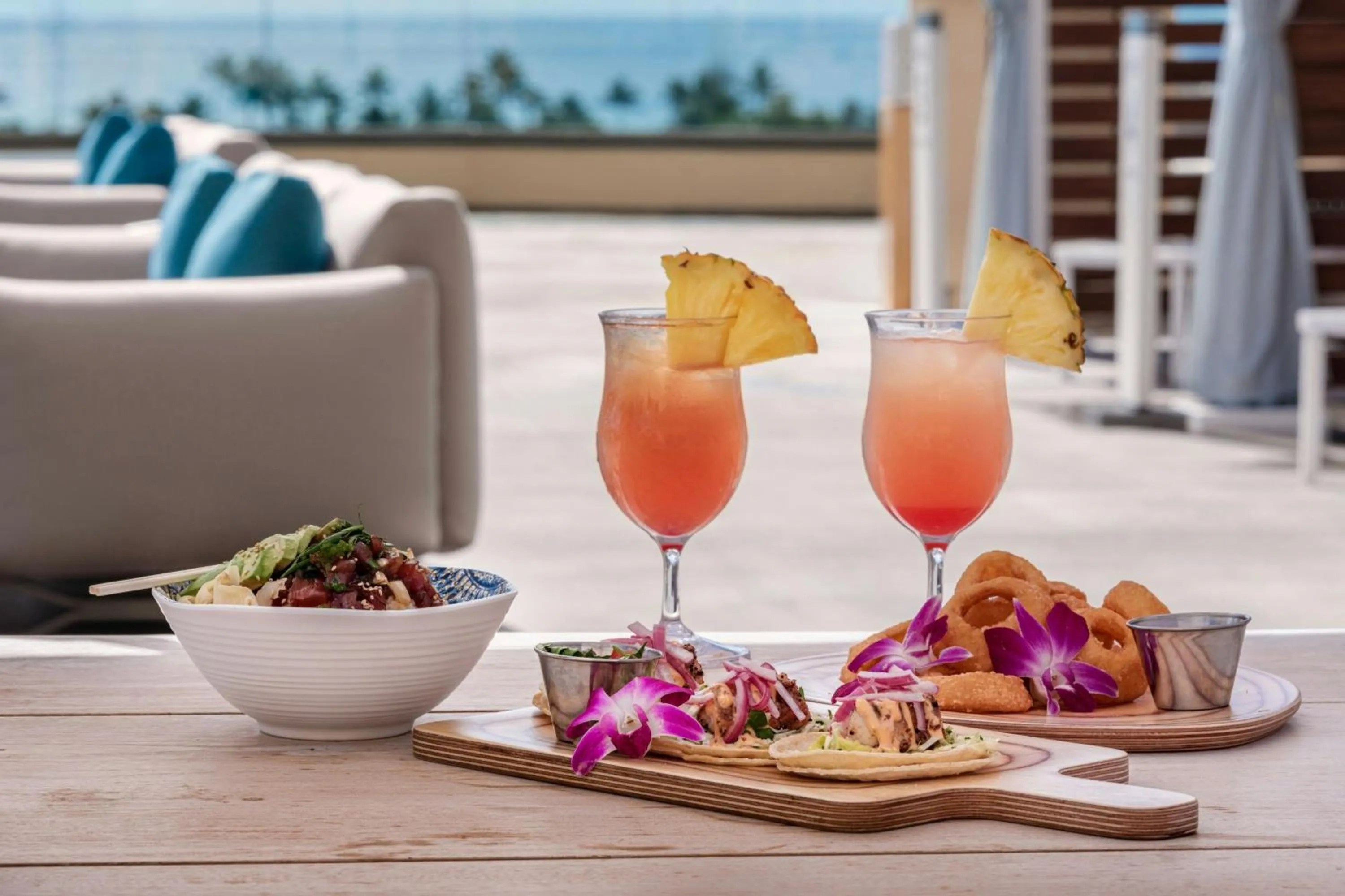 Lounge or bar in Marriott Vacation Club, Waikiki