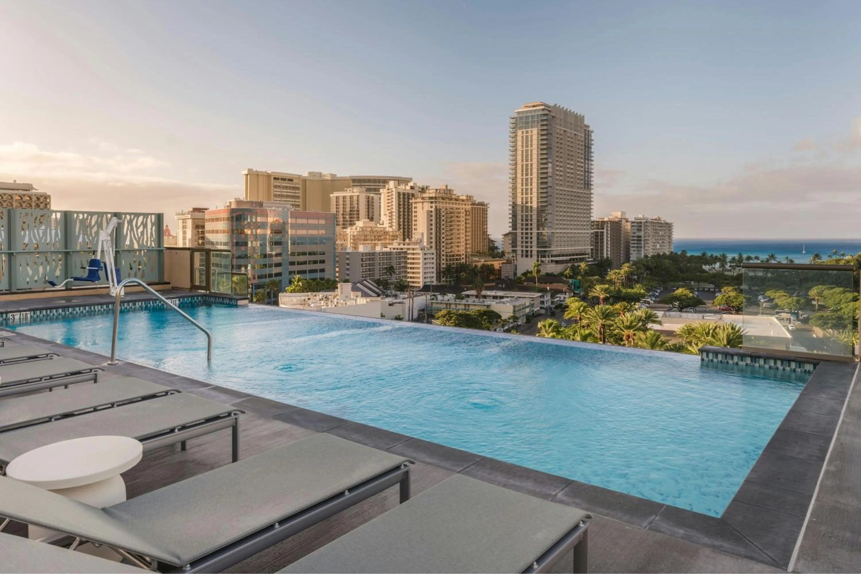 Swimming pool in Marriott Vacation Club, Waikiki
