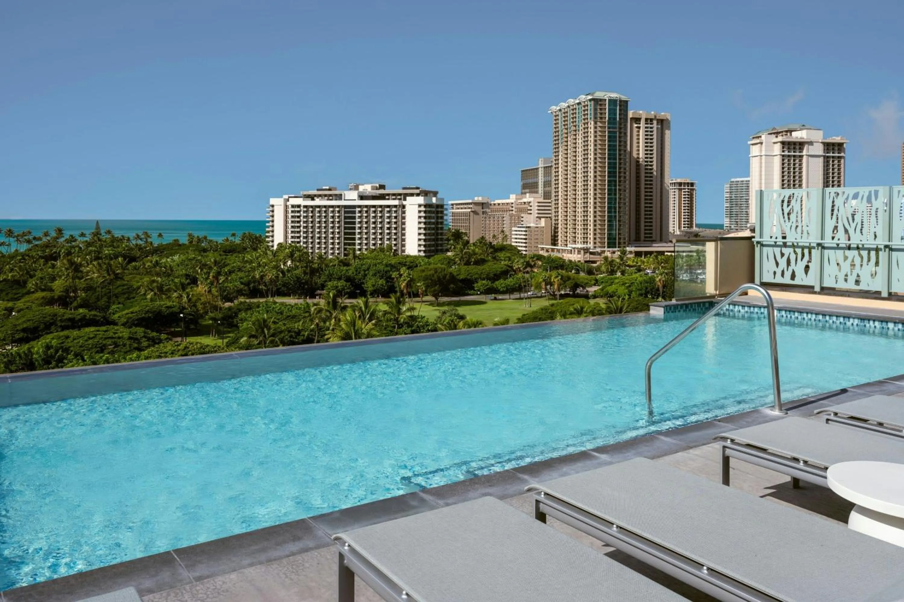 Swimming pool in Marriott Vacation Club, Waikiki