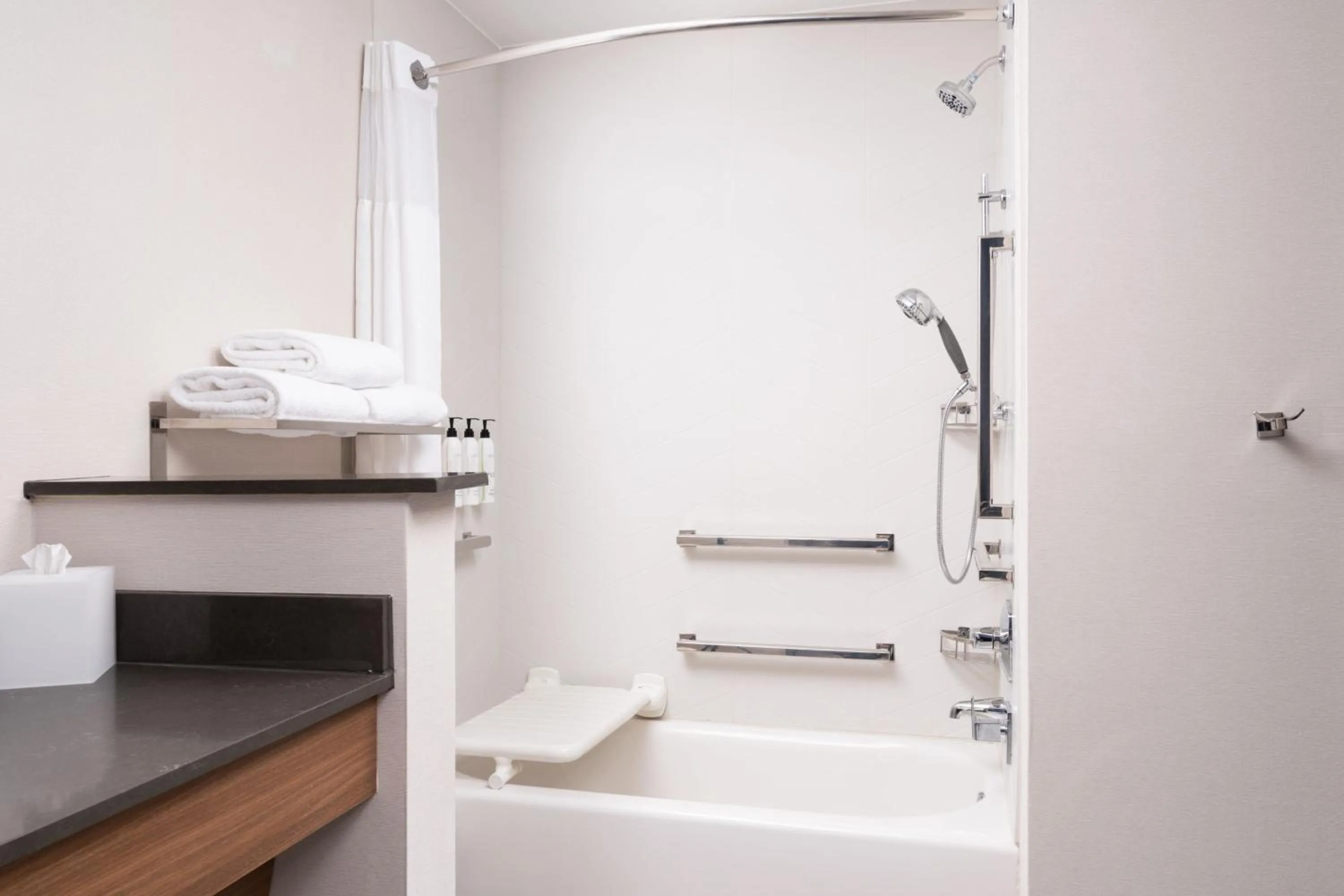 Photo of the whole room in Fairfield by Marriott Inn & Suites Waycross