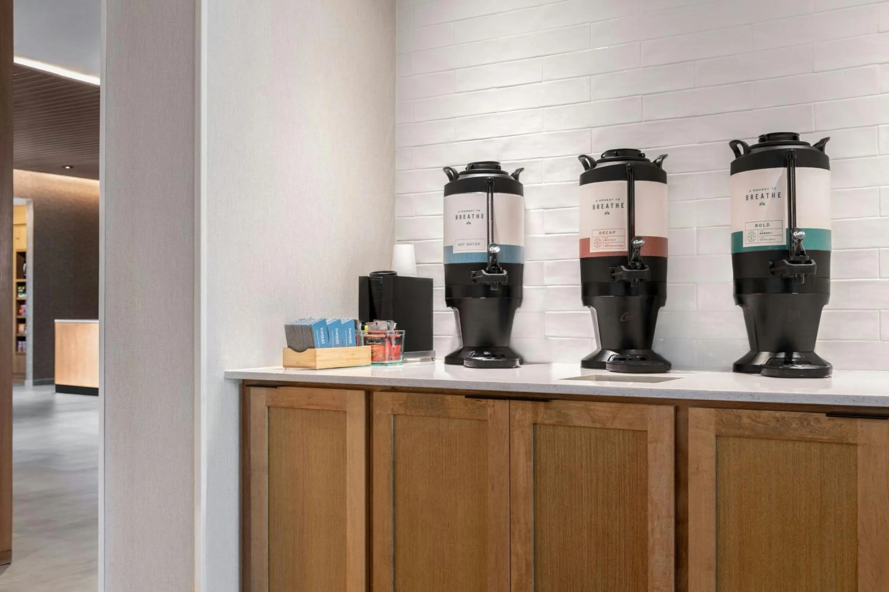 Lounge or bar in Fairfield by Marriott Inn & Suites Kansas City at The Legends