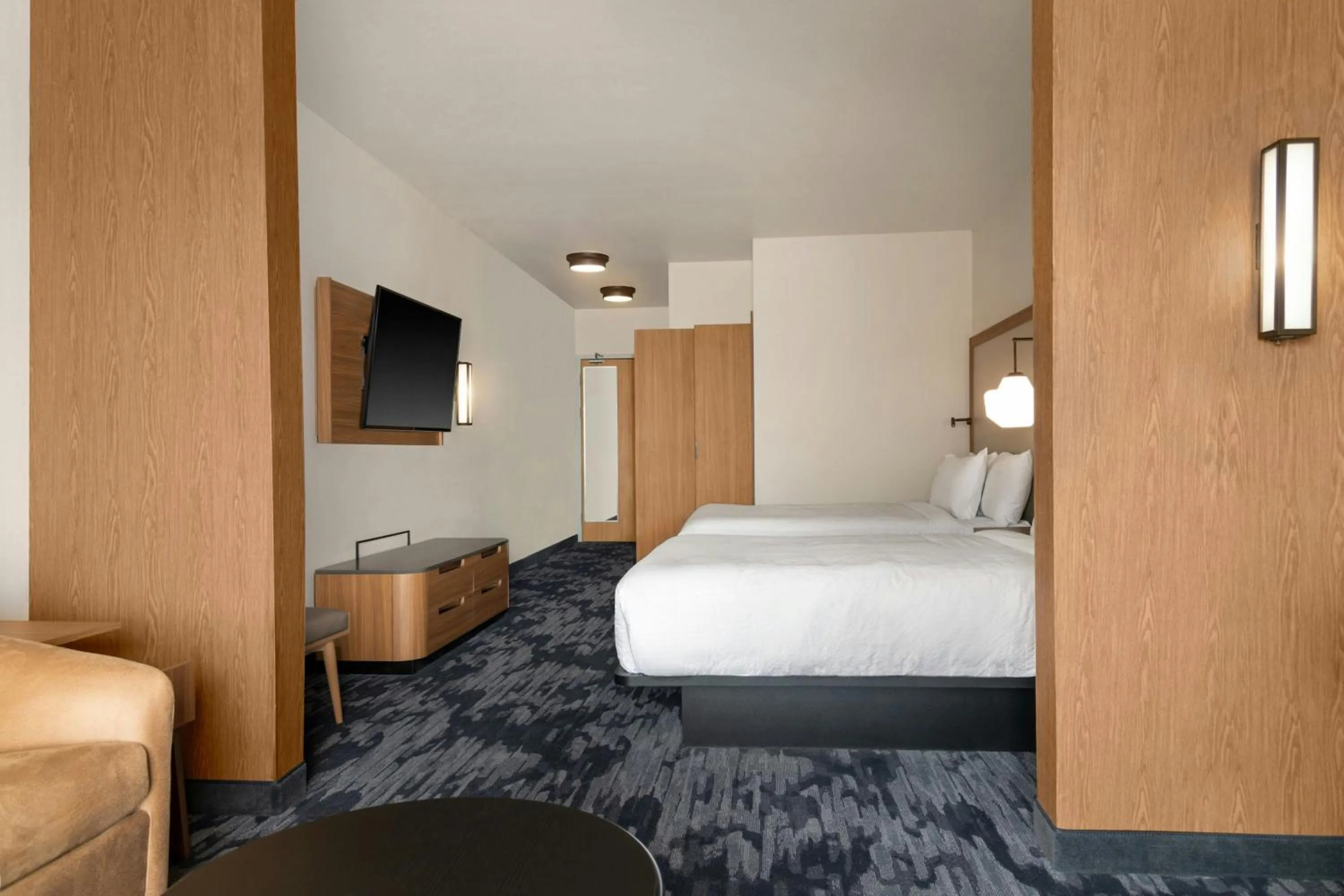 Photo of the whole room, Bed in Fairfield by Marriott Inn & Suites Kansas City at The Legends