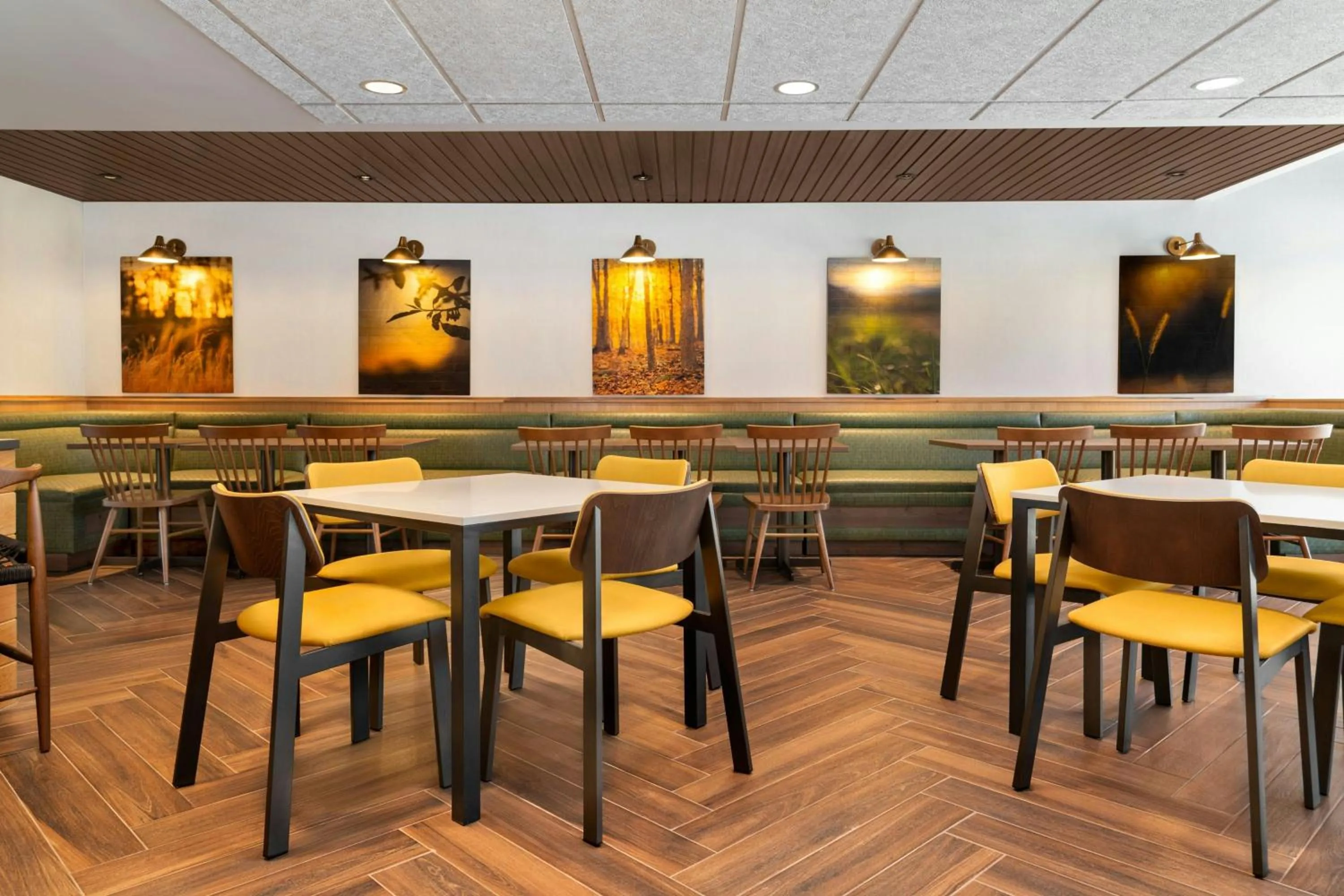 Breakfast in Fairfield by Marriott Inn & Suites Kansas City at The Legends